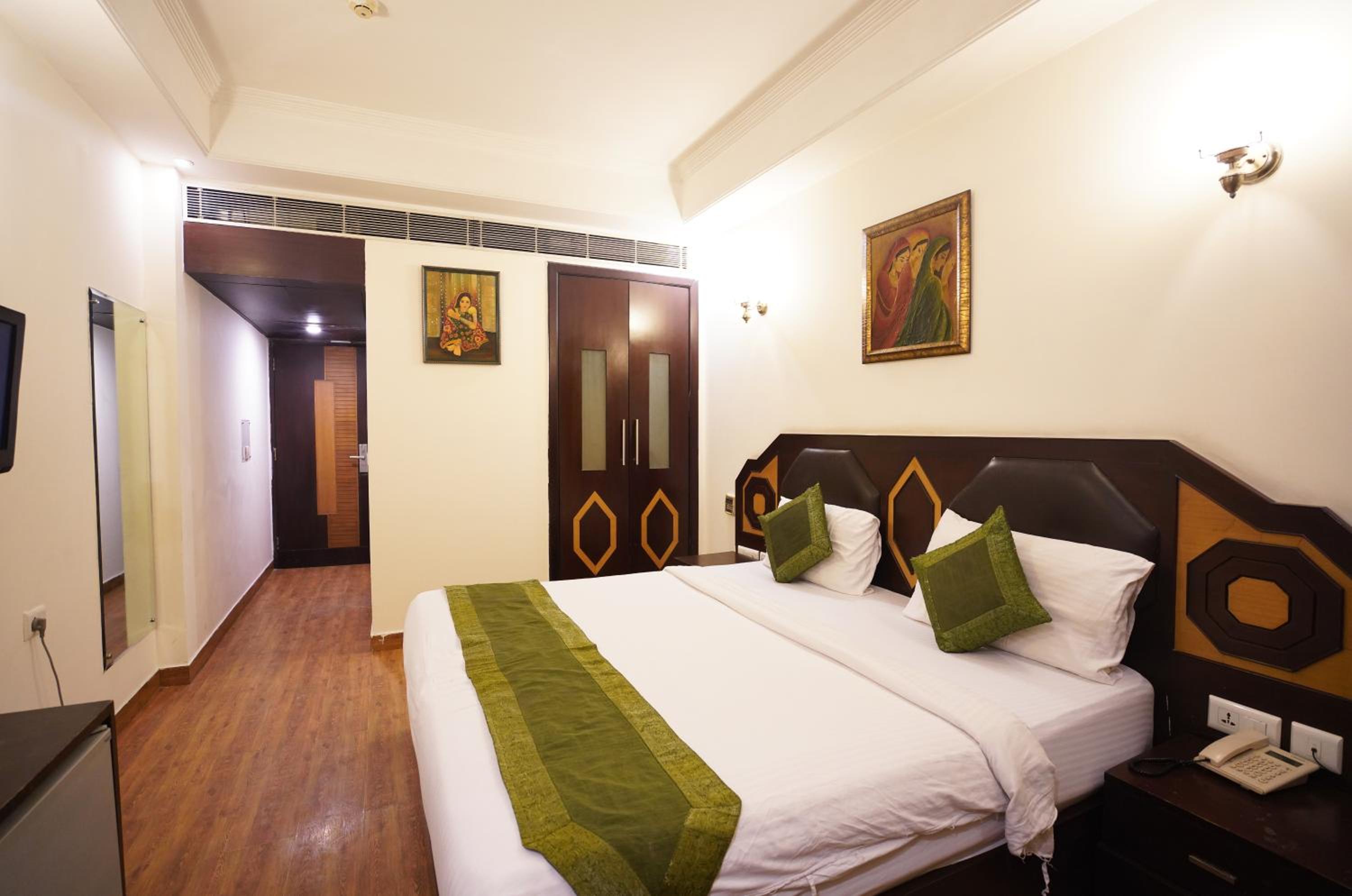 Deluxe Room - Photo 1