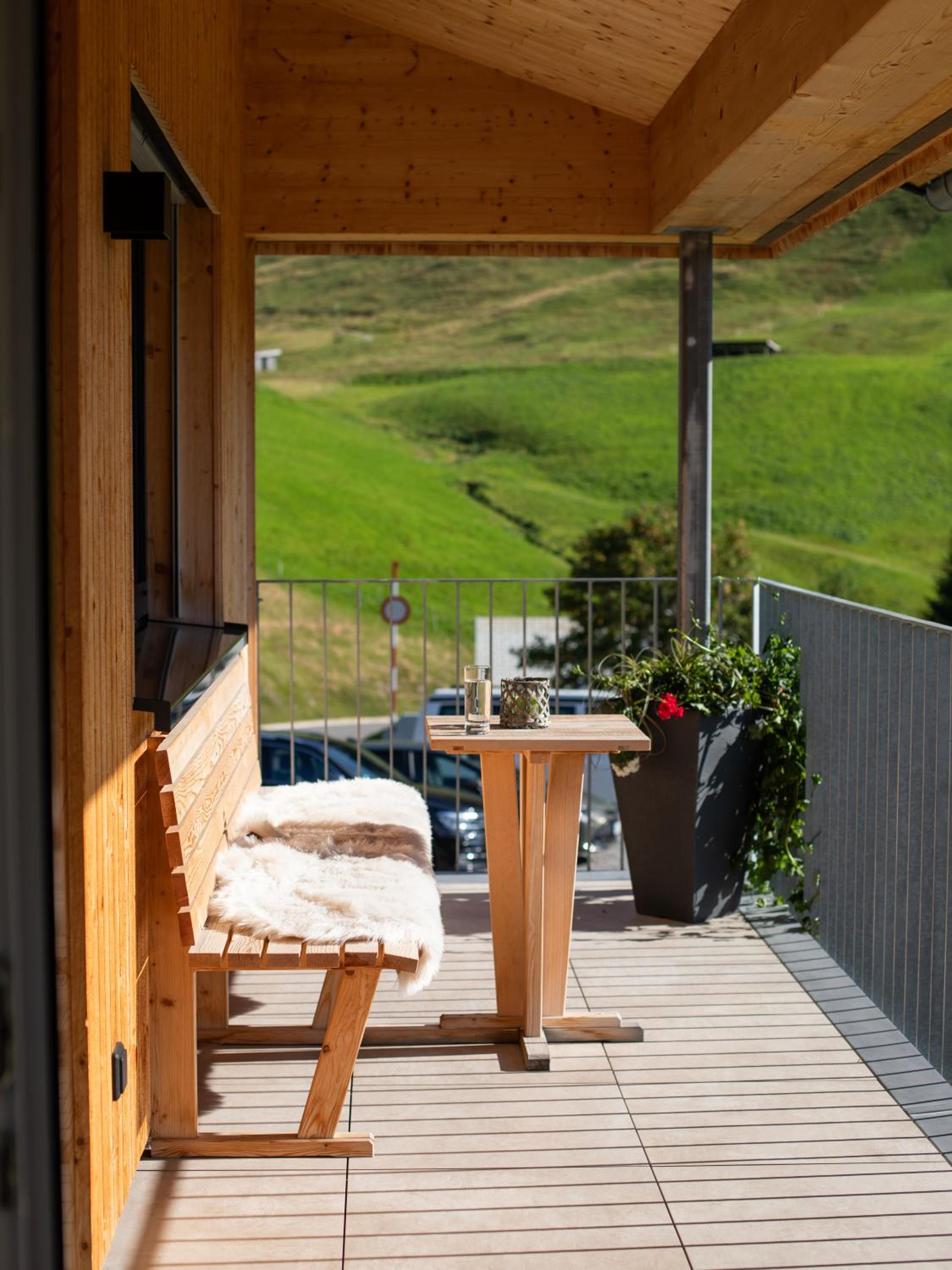Apartment with Mountain View - Photo 4
