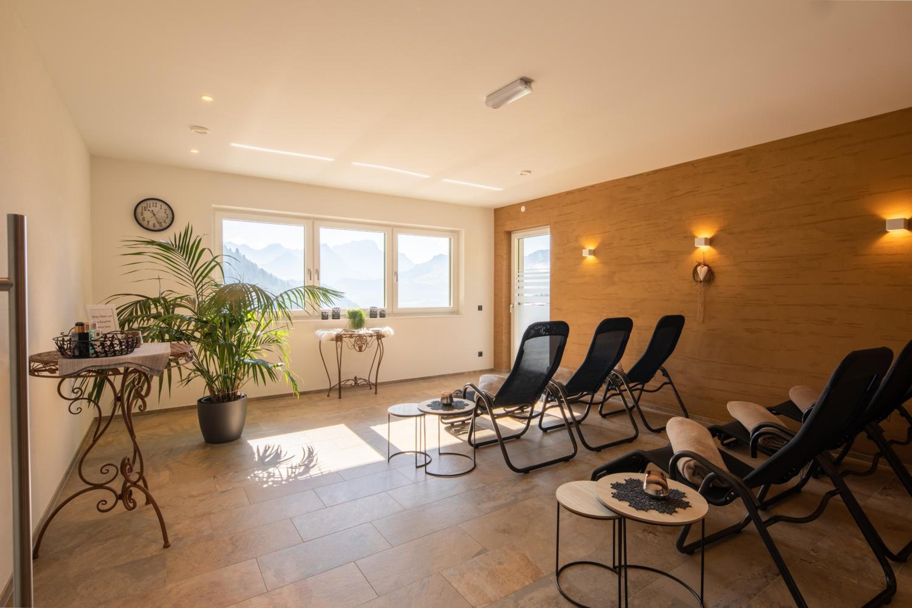 Apartment with Mountain View - Photo 12