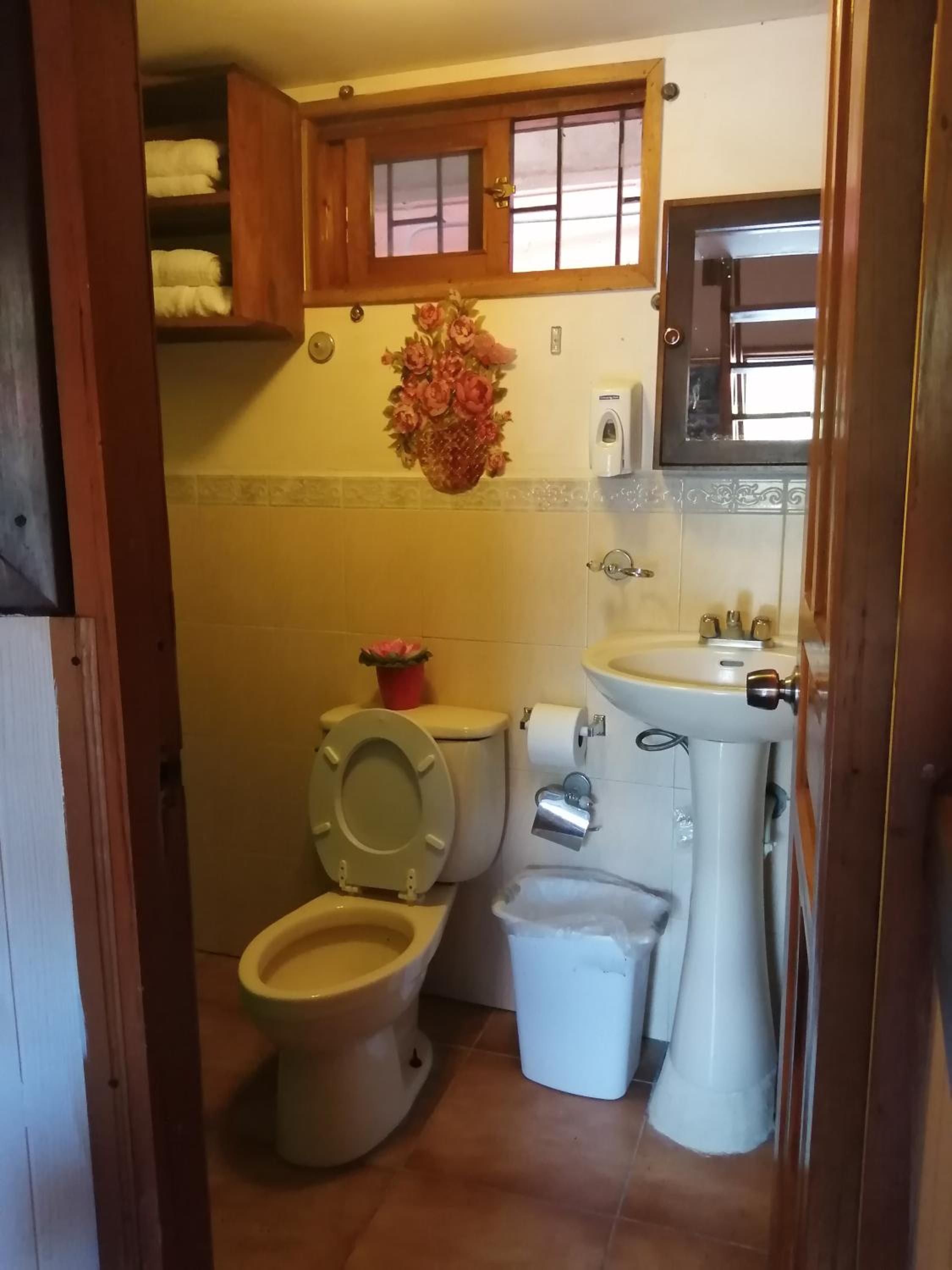 Family Room with Shared Bathroom photo 3