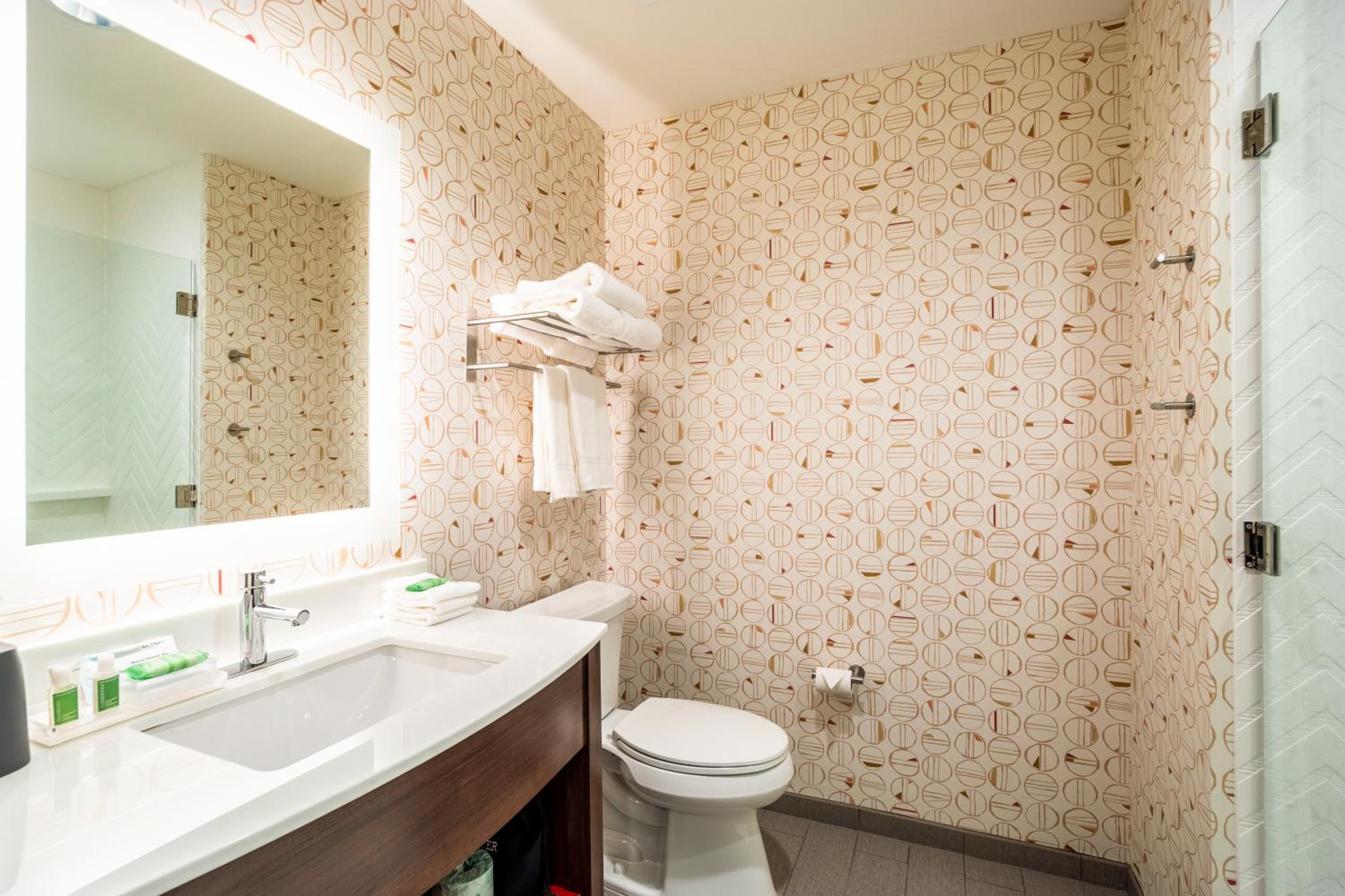 King Room - Mobility Access/Hearing Accessible - Photo 2