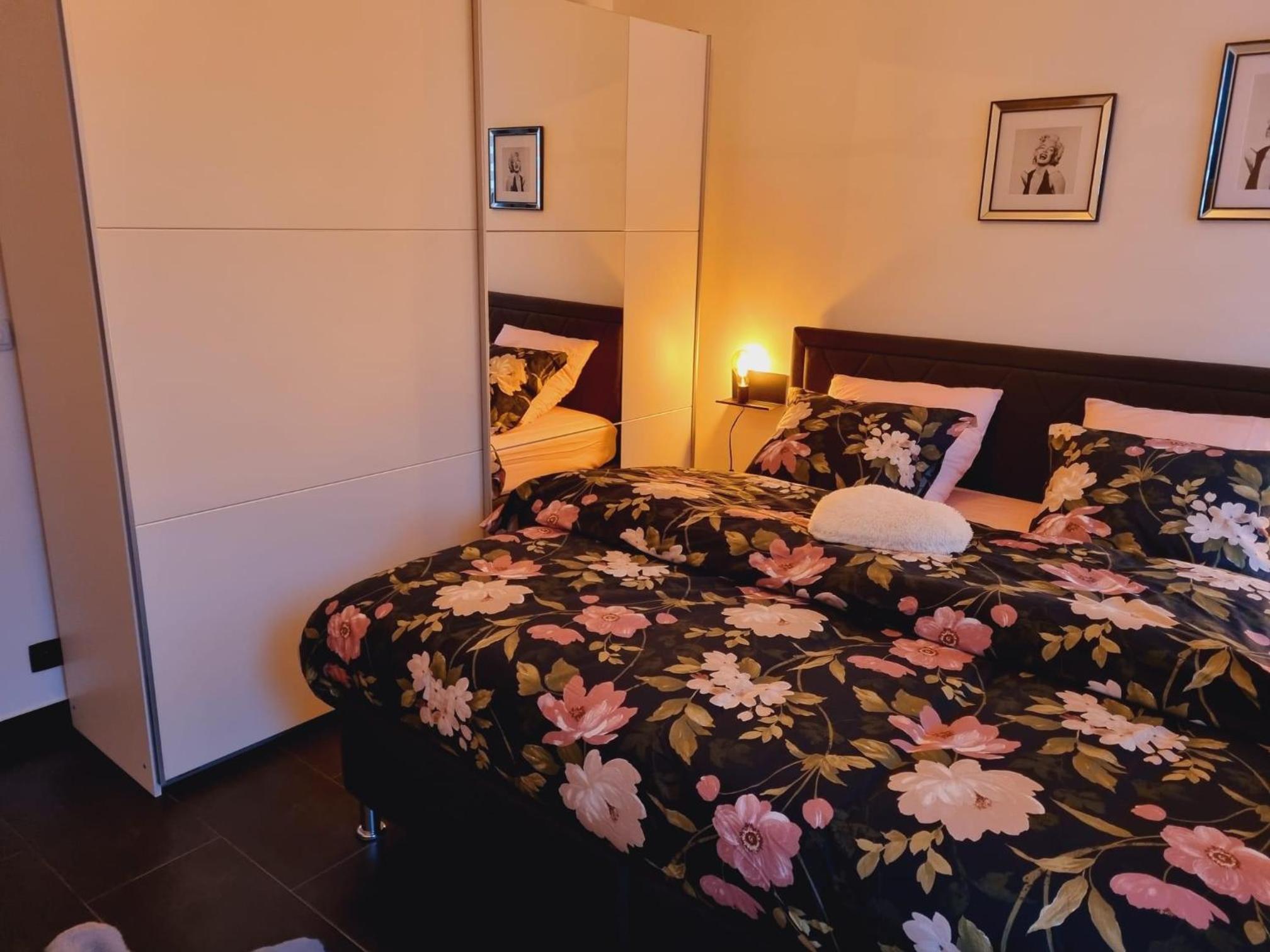 One-Bedroom Apartment - Photo 2