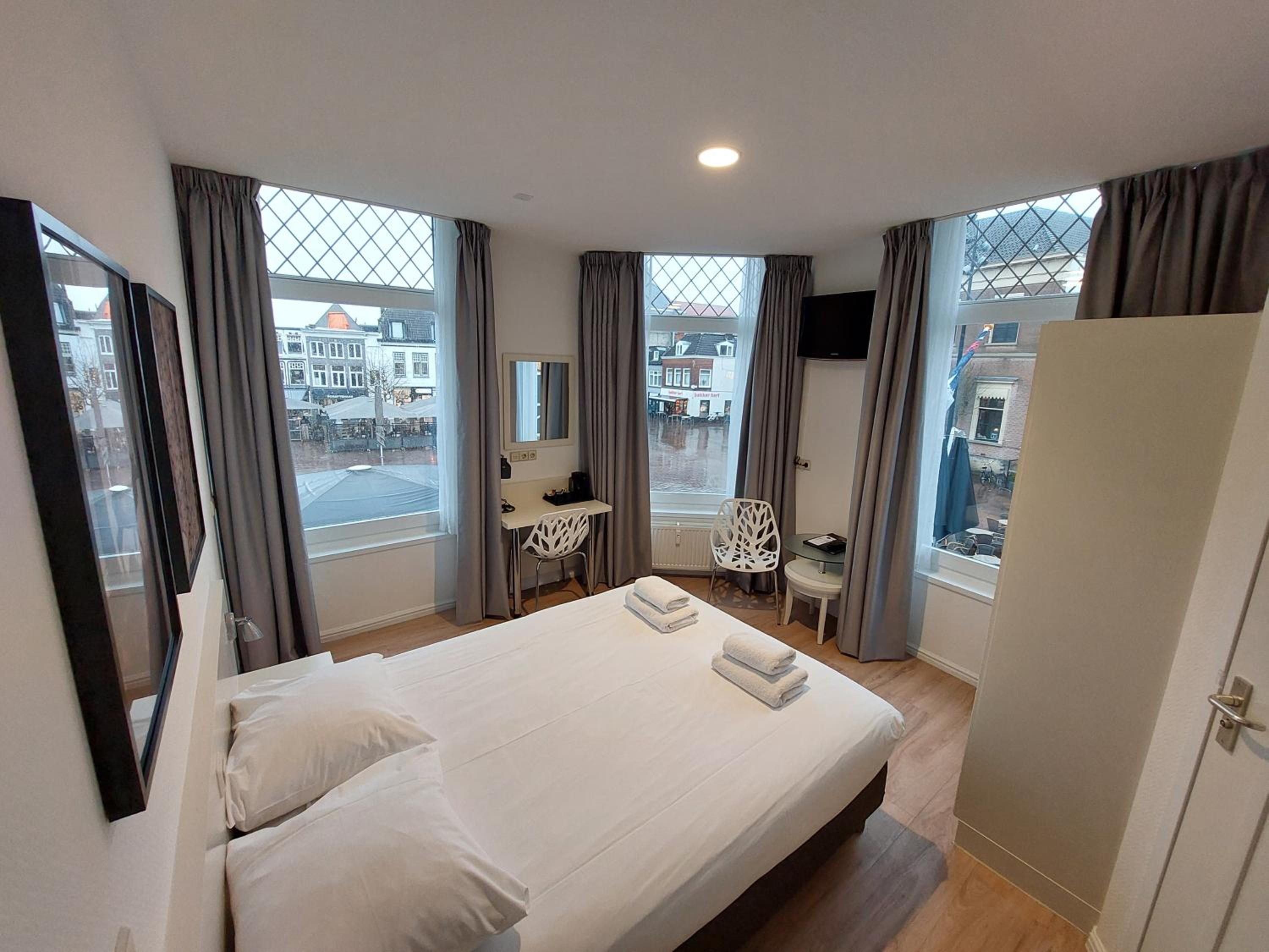 Double or Twin Room - Photo 11