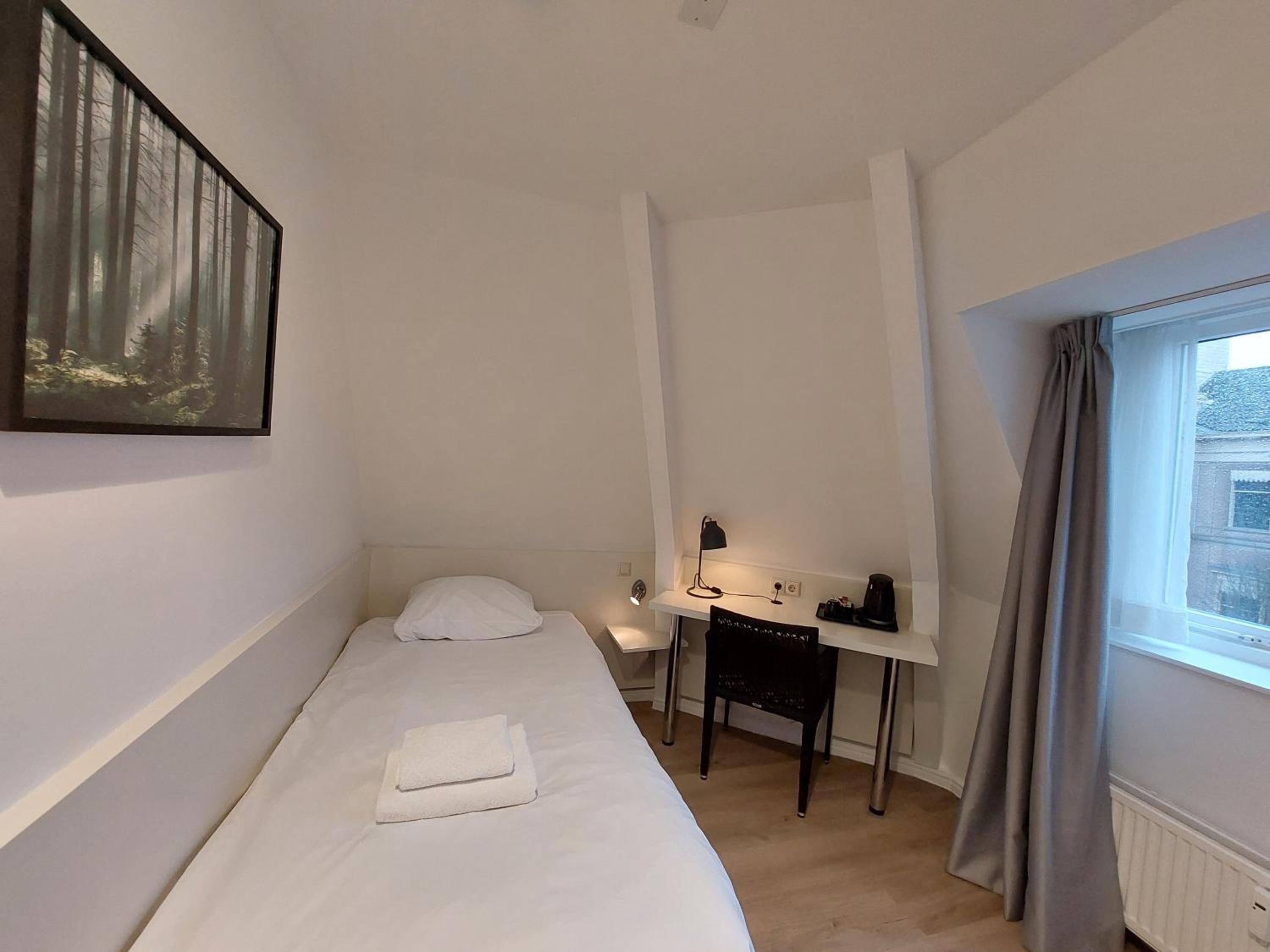 Single Room photo 3