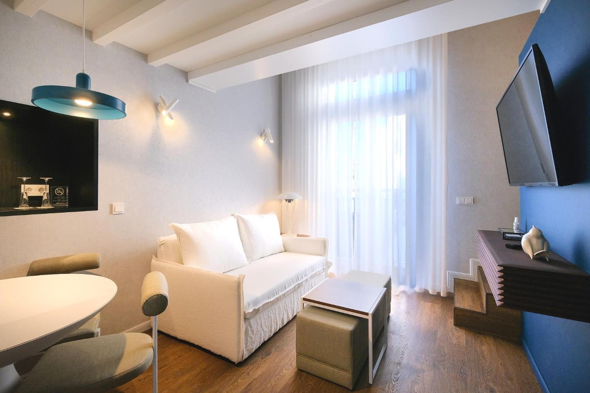 Duplex Suite - Photo 1