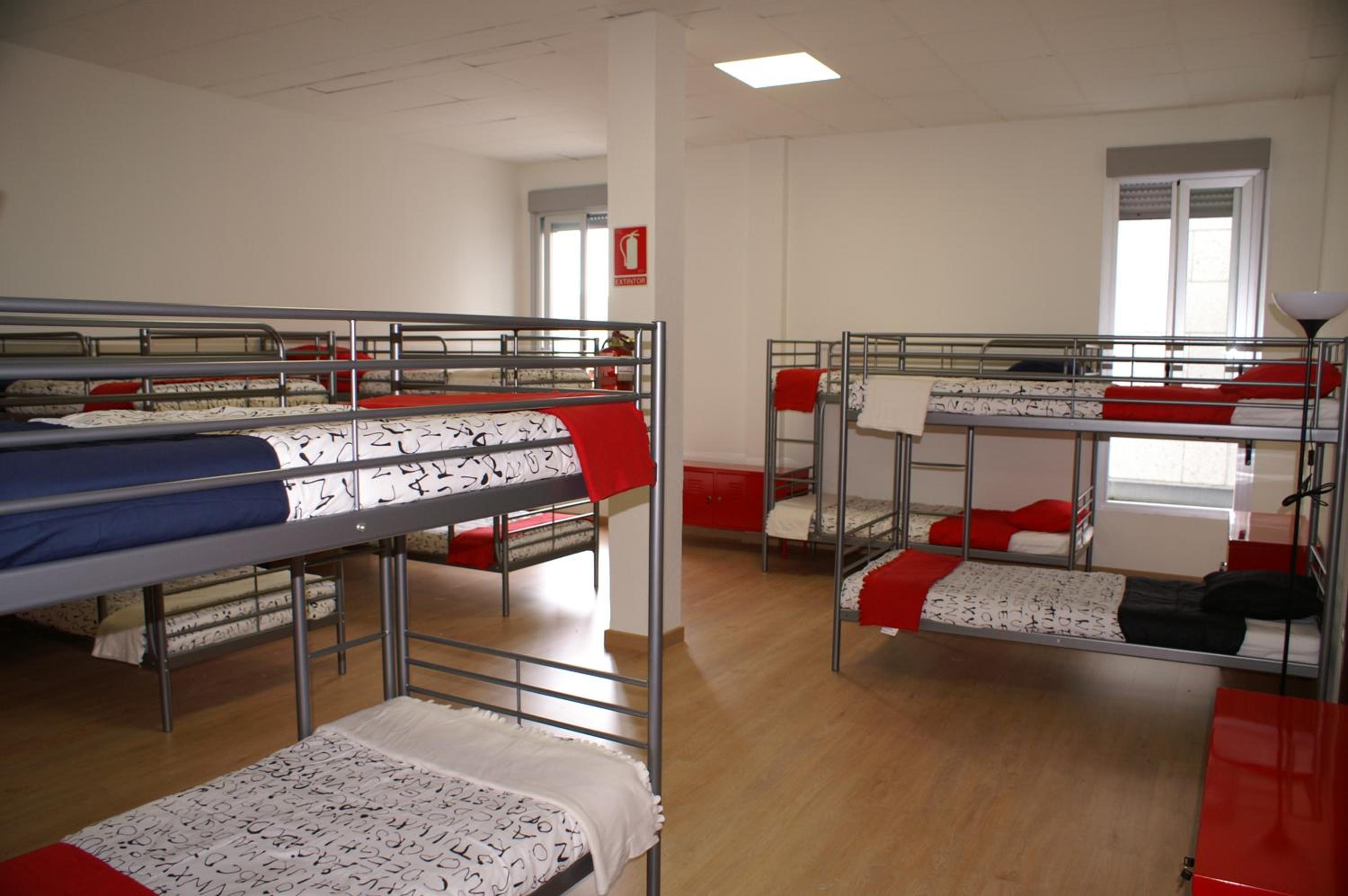 Bed in 10-Bed Mixed Dormitory Room photo 3