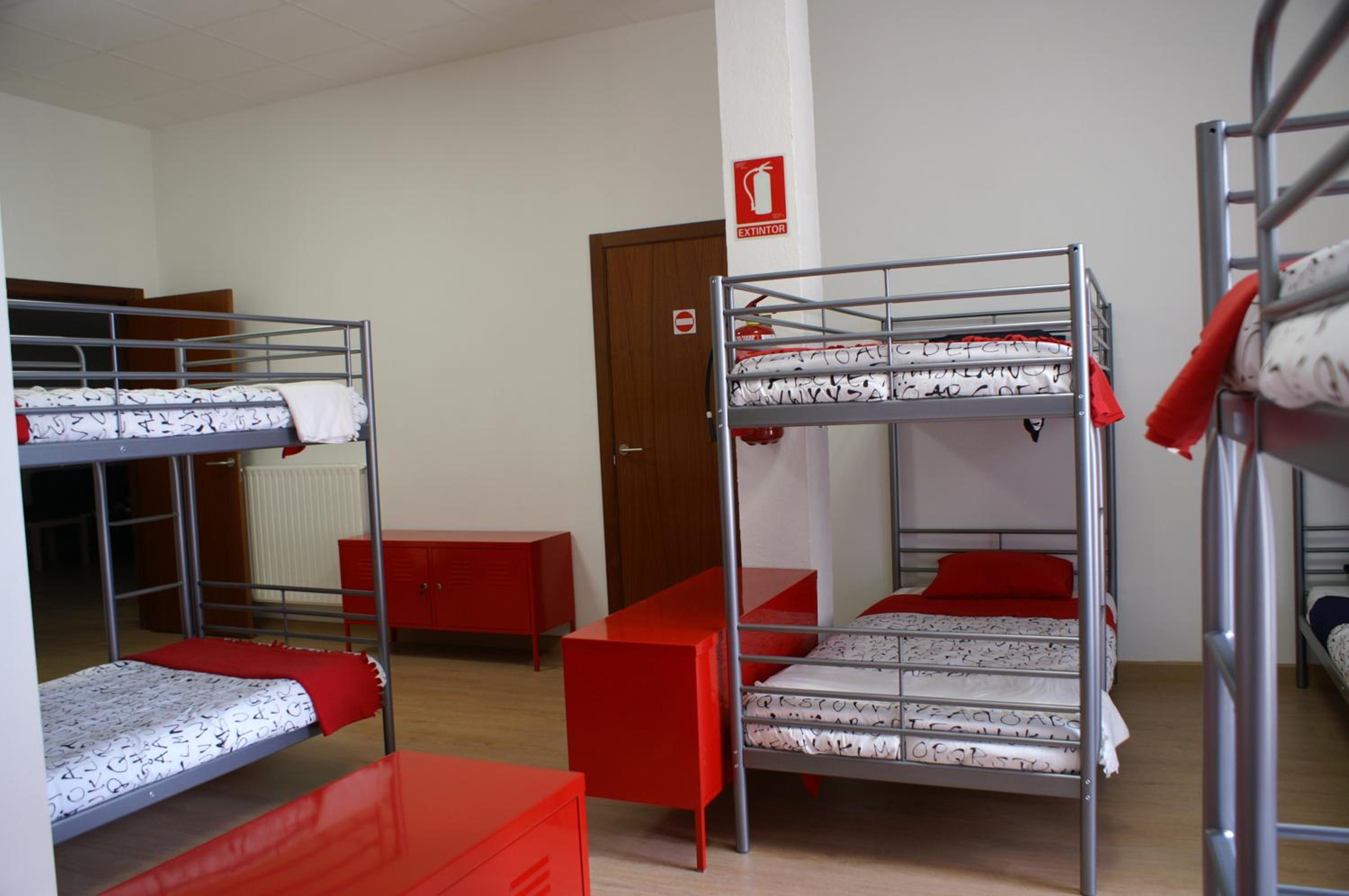 Cama en Dormitorio Mixto de 10 Camas