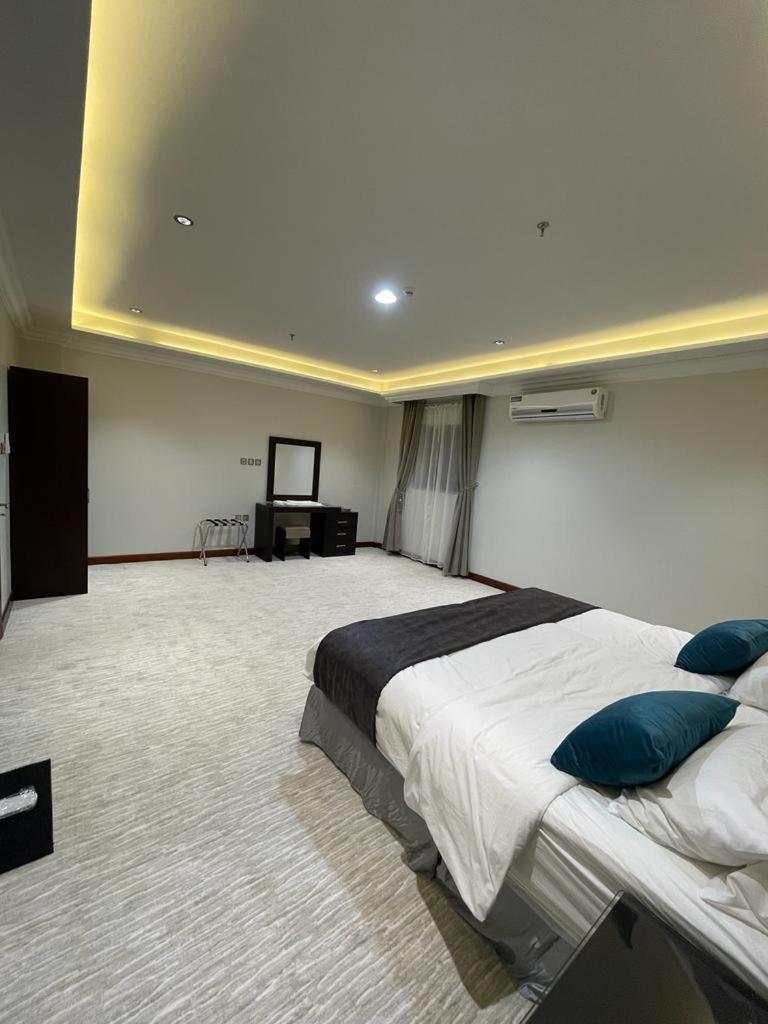 Large Double Room photo 3