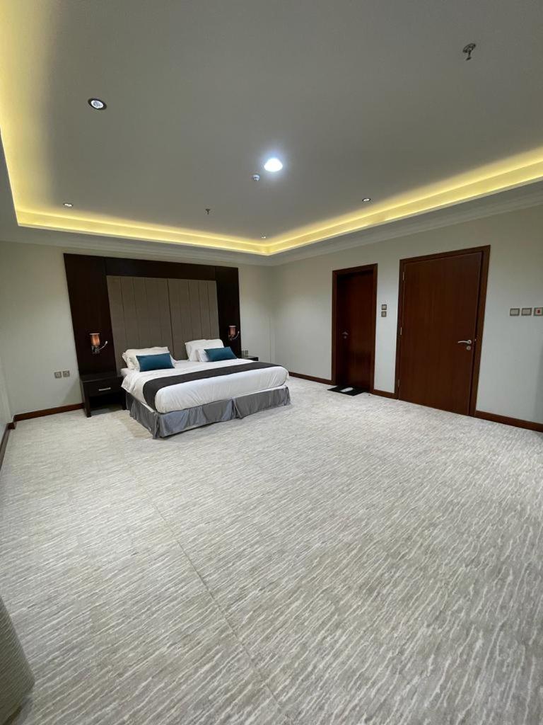 Large Double Room photo 2
