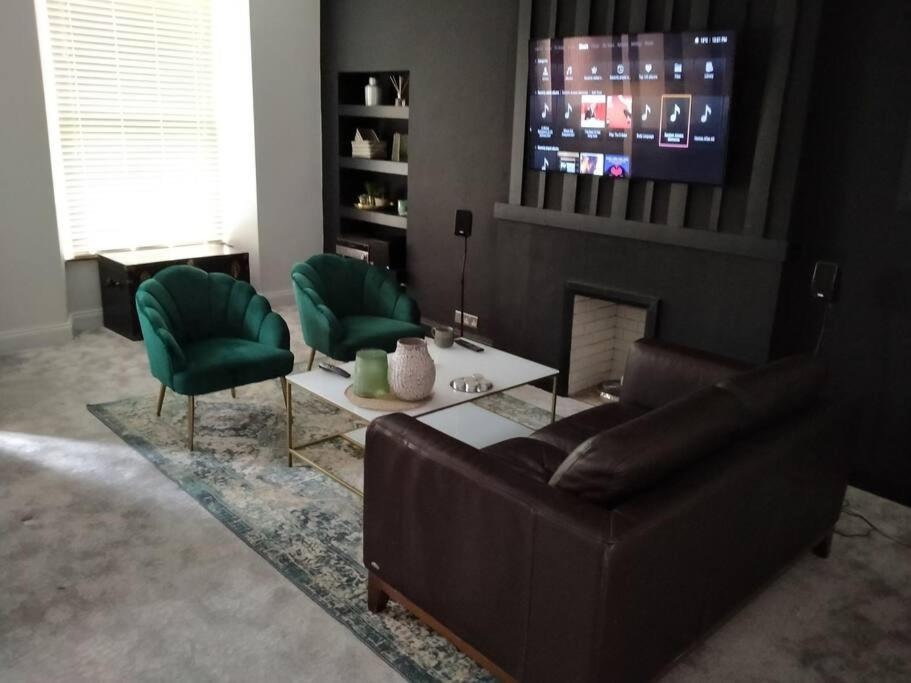 Three-Bedroom Apartment photo 3