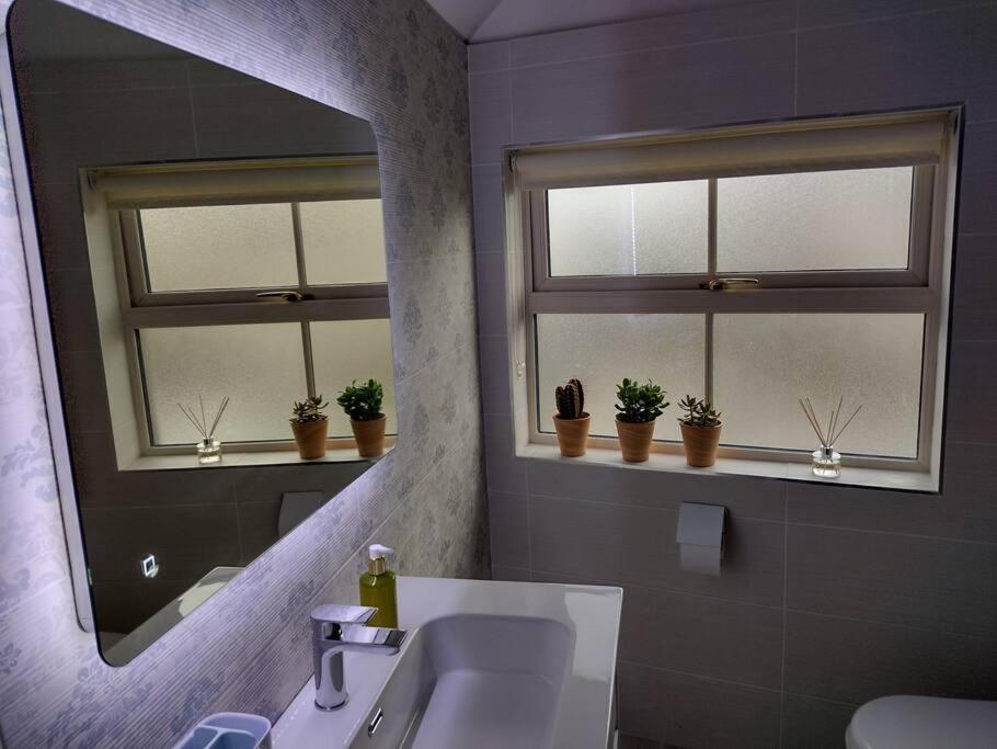 Three-Bedroom Apartment photo 2