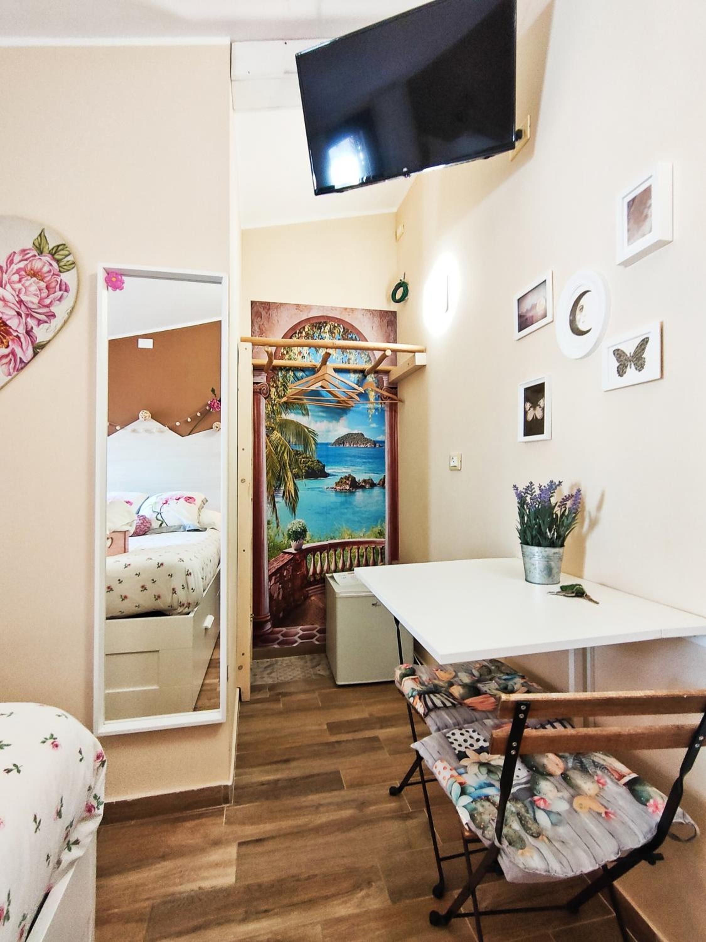 Double Room with Private Bathroom - Photo 26