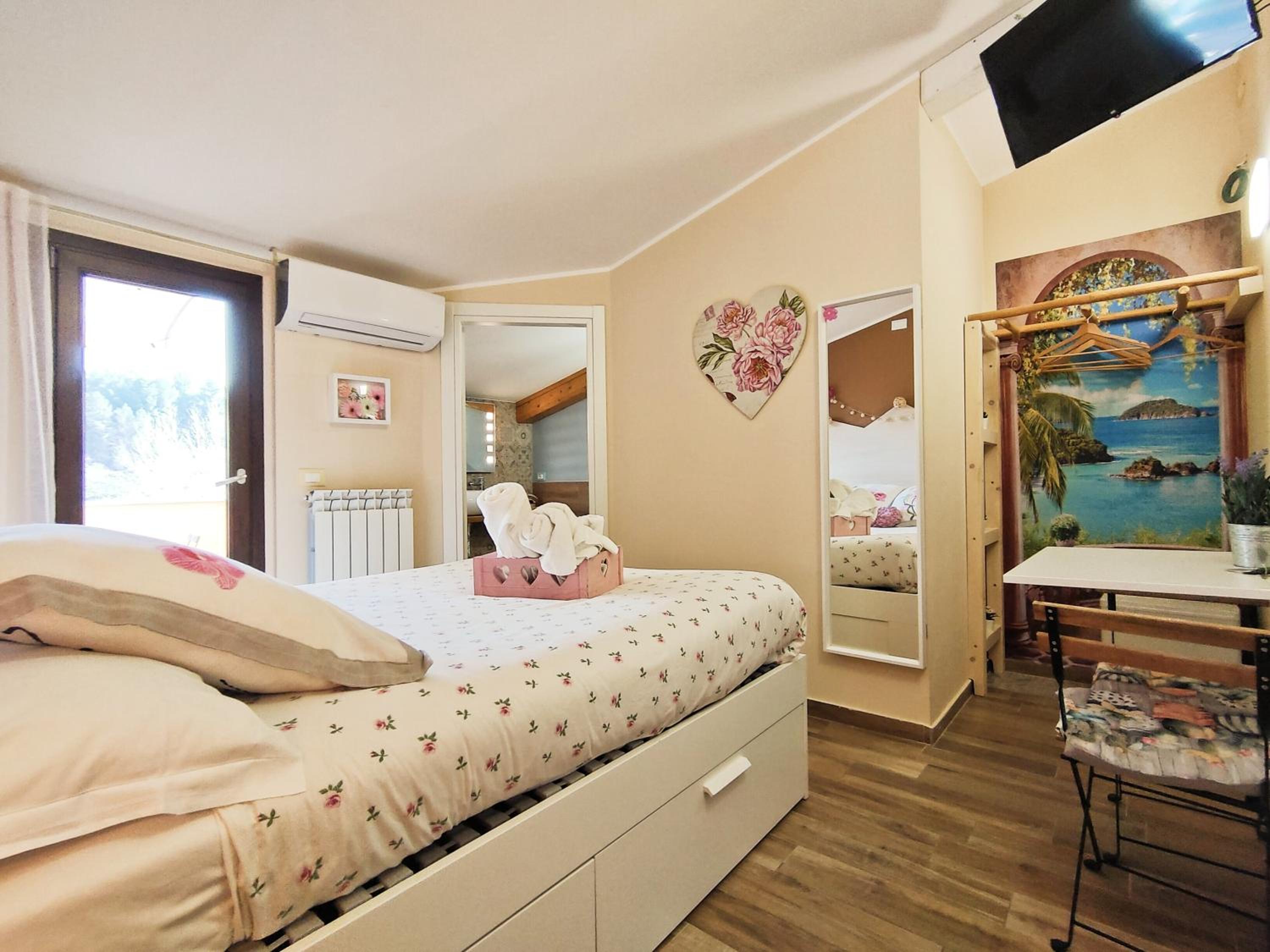 Double Room with Private Bathroom - Photo 1