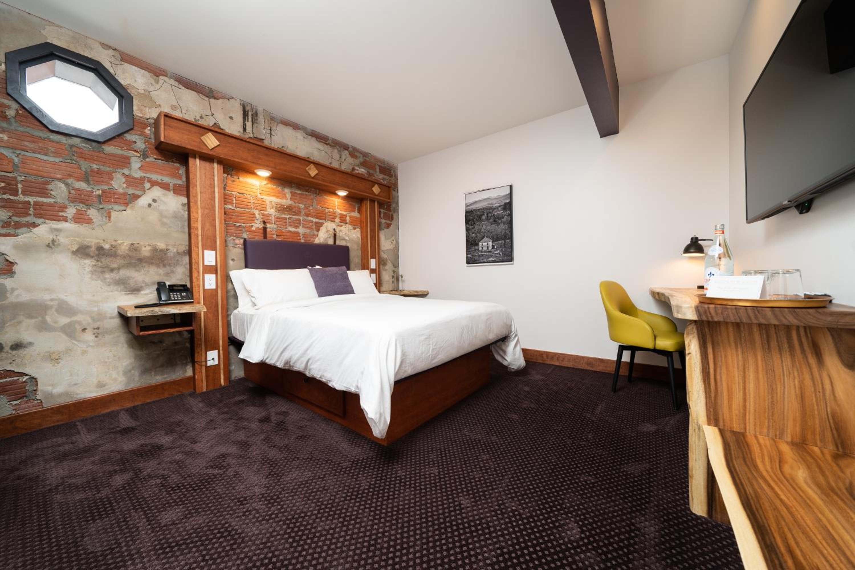 Queen Room - Photo 1