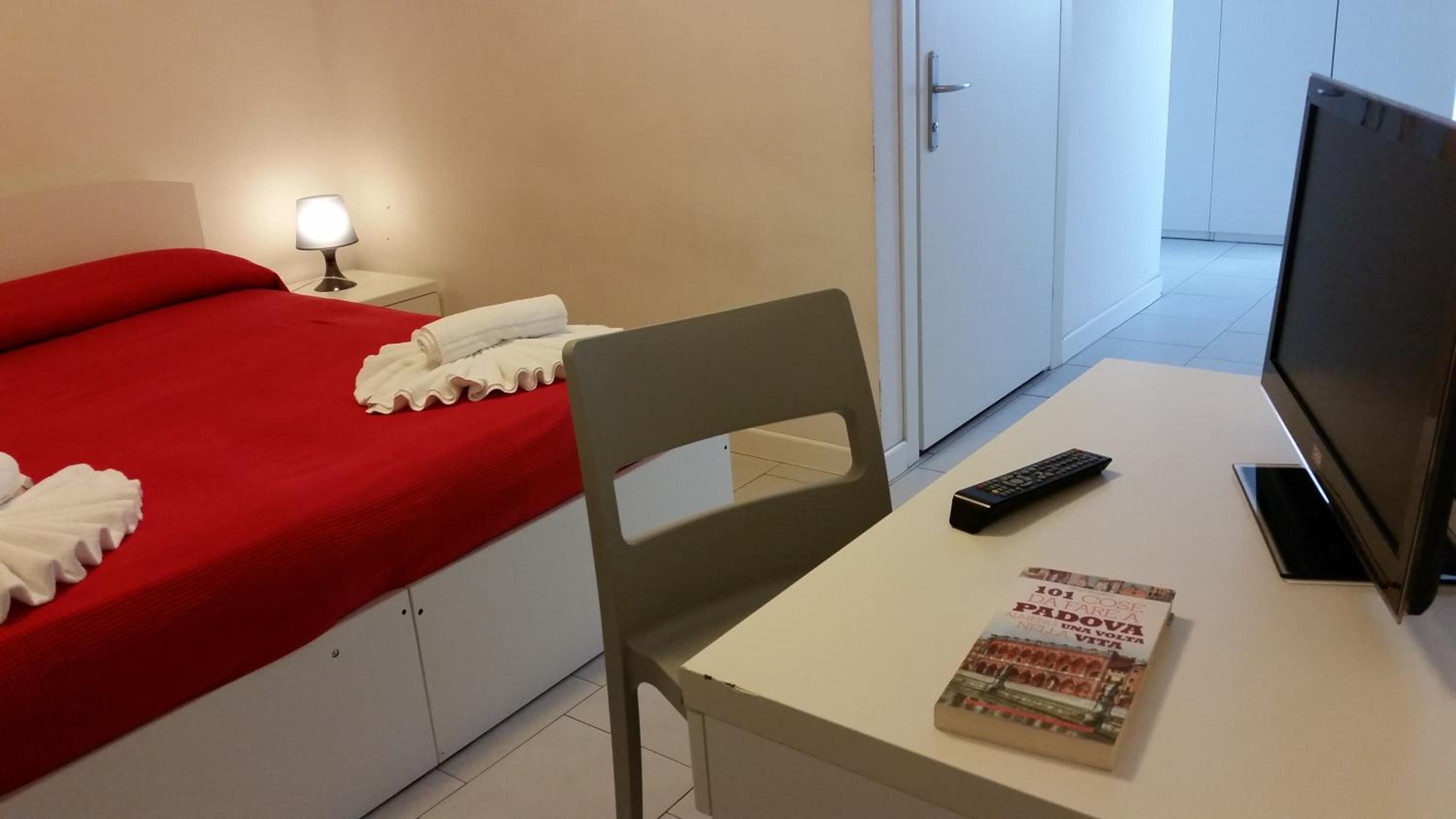 Double Room - Photo 3