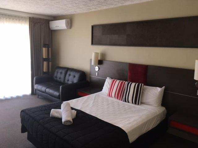 Superior Suite - Photo 14