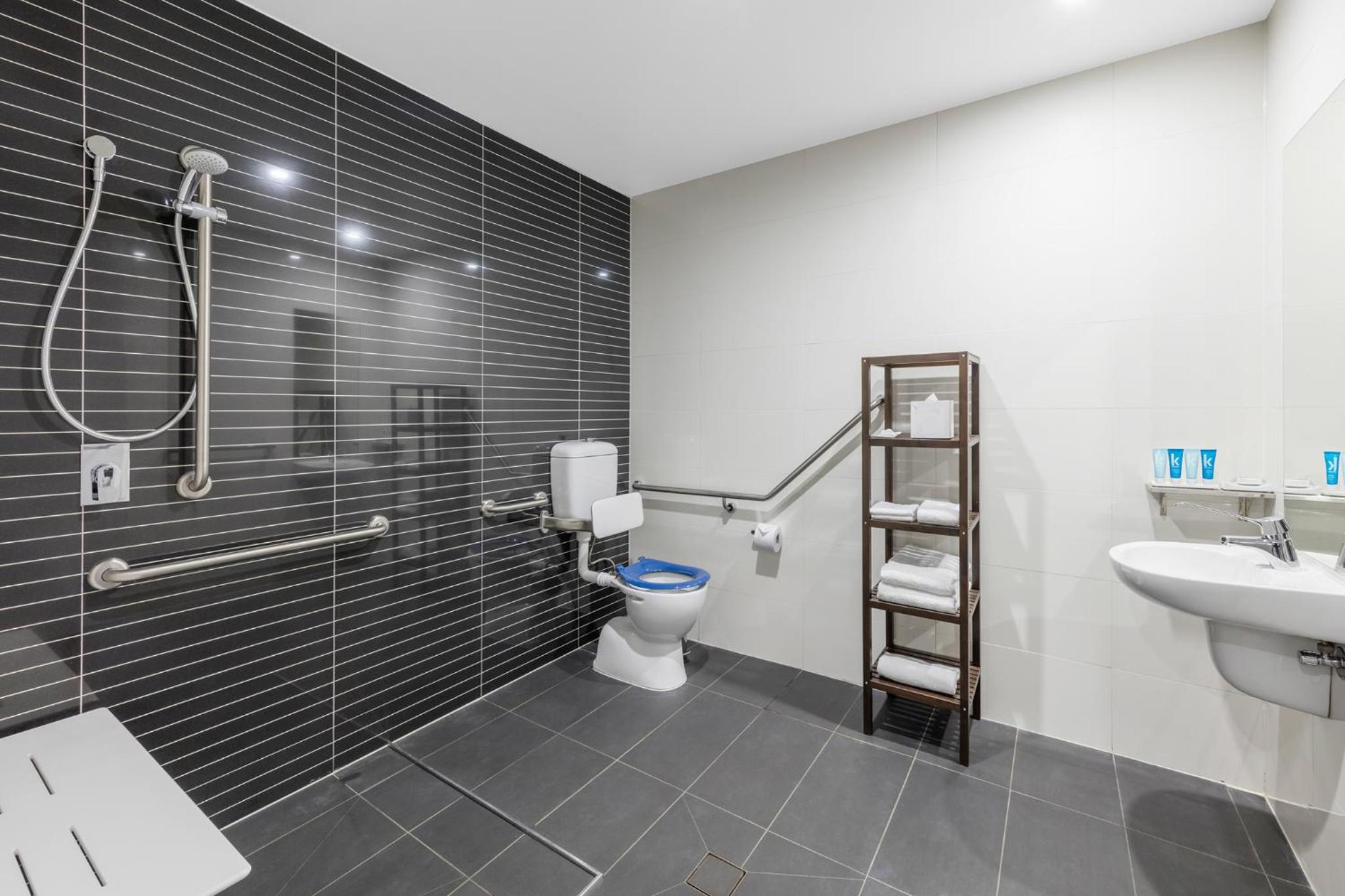 One-Bedroom Suite - Disability Access photo 3