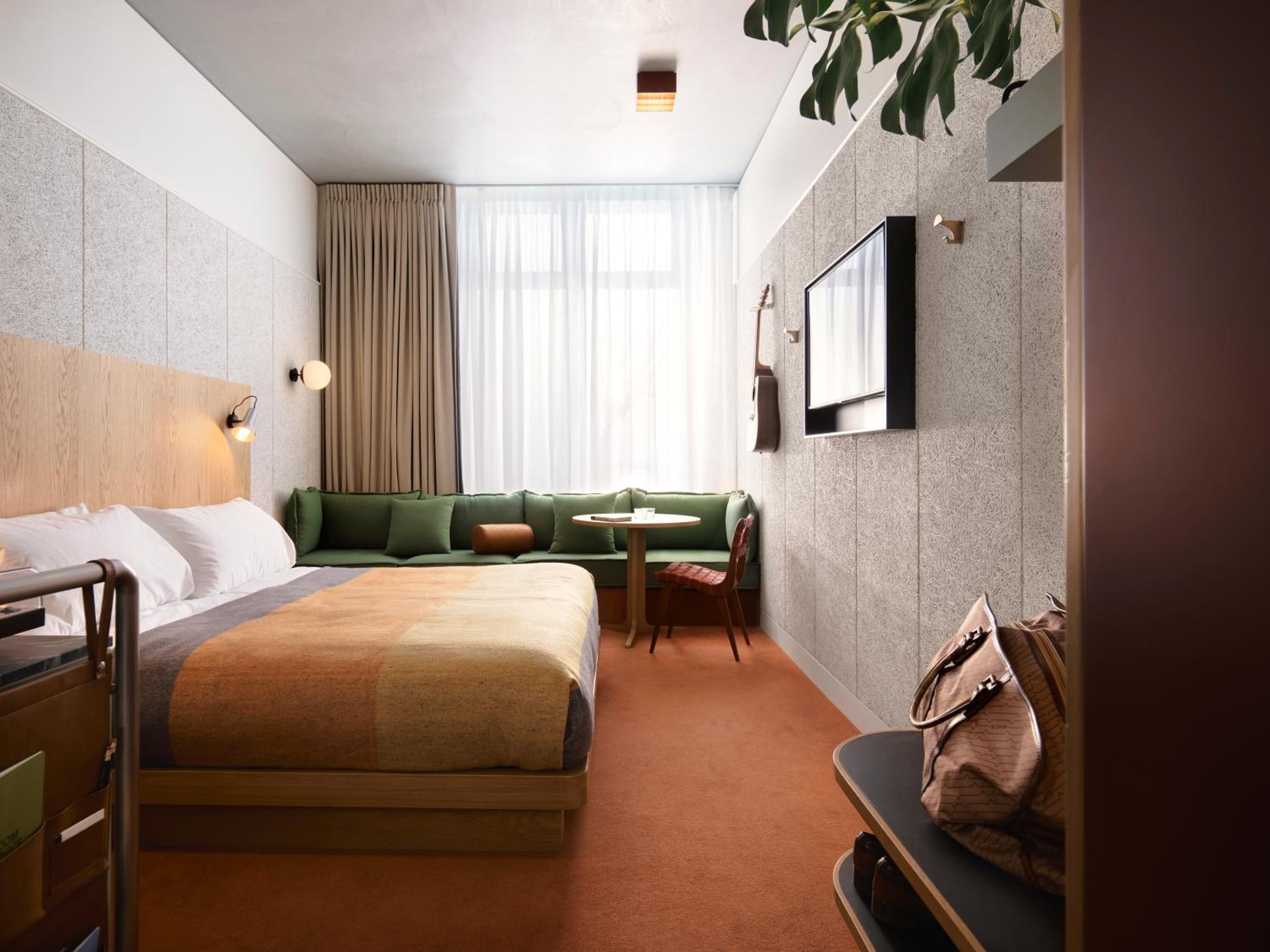 Medium Plus Room