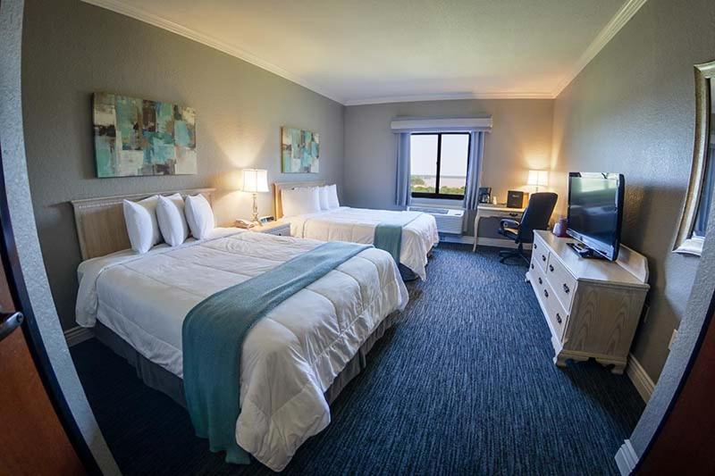 Quadruple Room with Two Queen Beds - Non Smoking photo 2