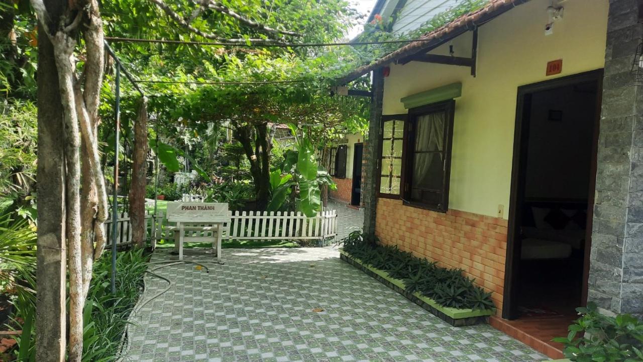 Bungalow with Garden View - Photo 6