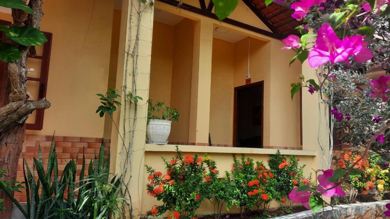 Bungalow with Garden View - Photo 7
