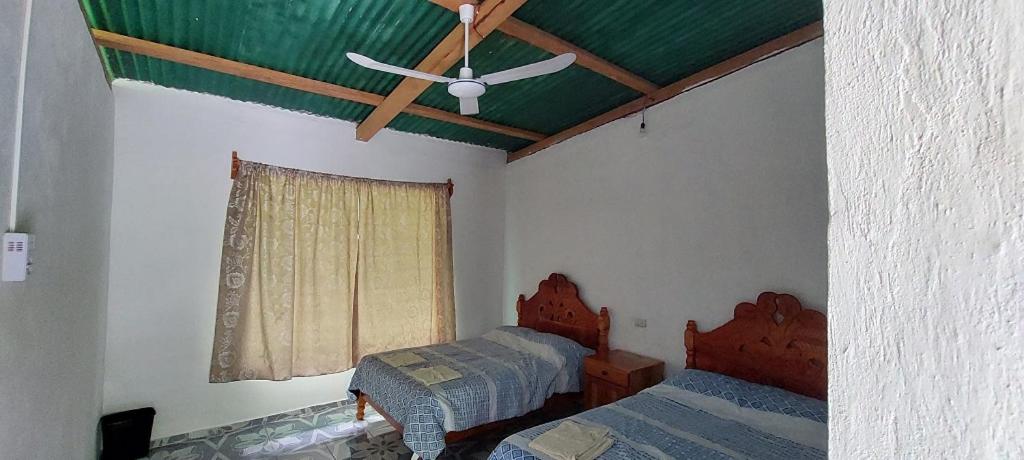 Quadruple Room with Private Bathroom - Photo 4