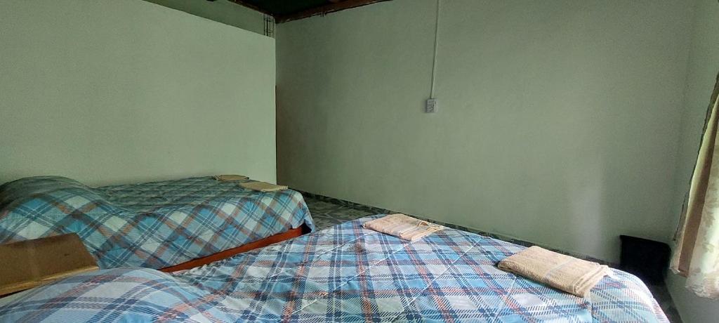 Quadruple Room with Private Bathroom - Photo 2