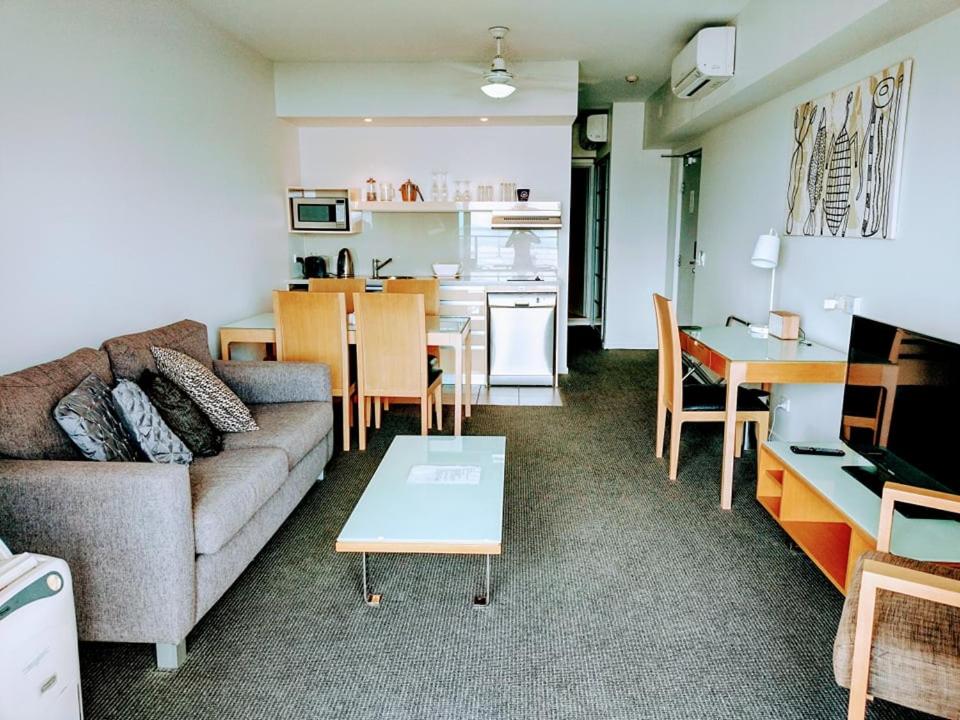 One-Bedroom Apartment with Sea View and Balcony - Photo 19