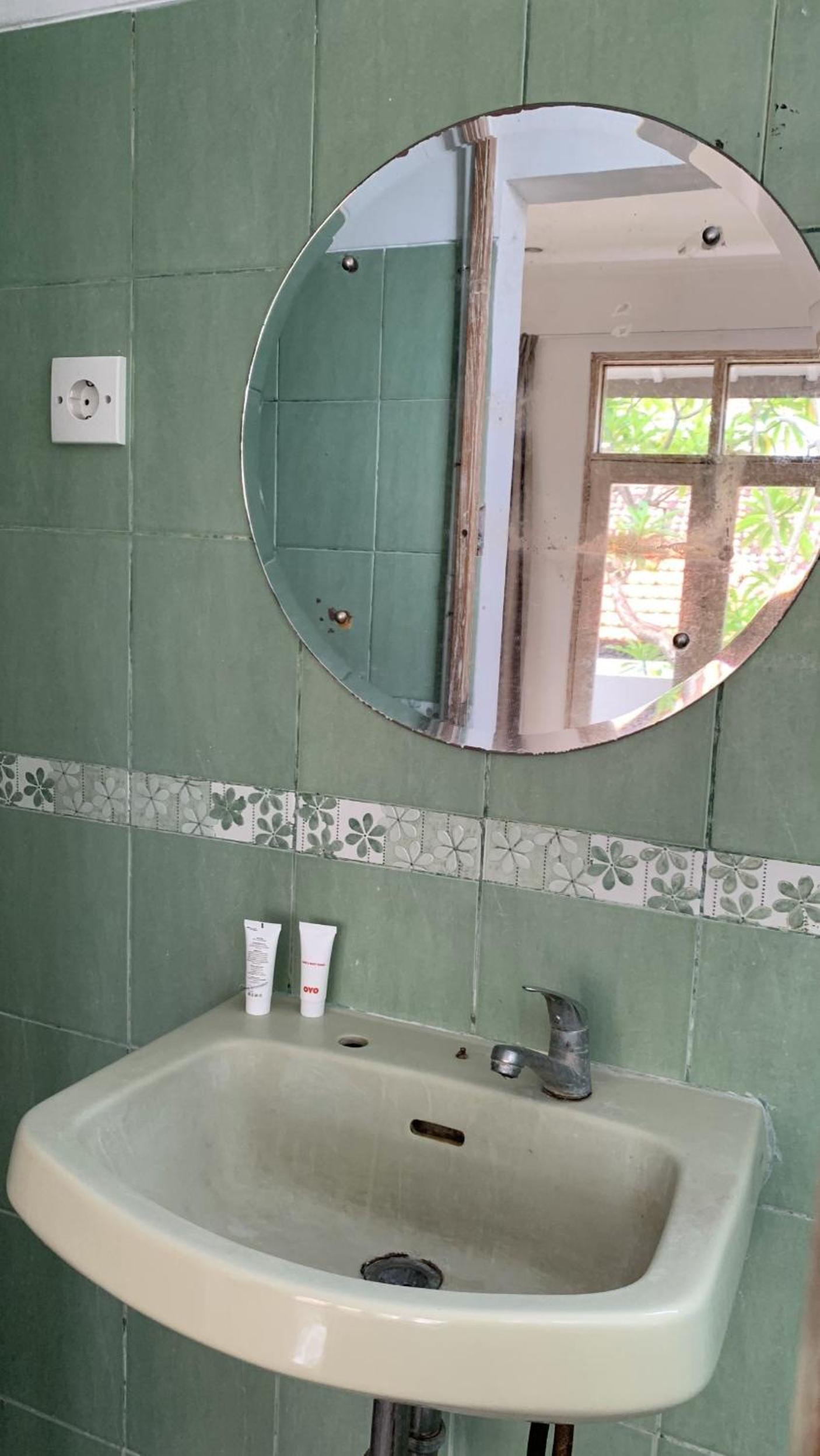 Standard Double Room - Photo 8