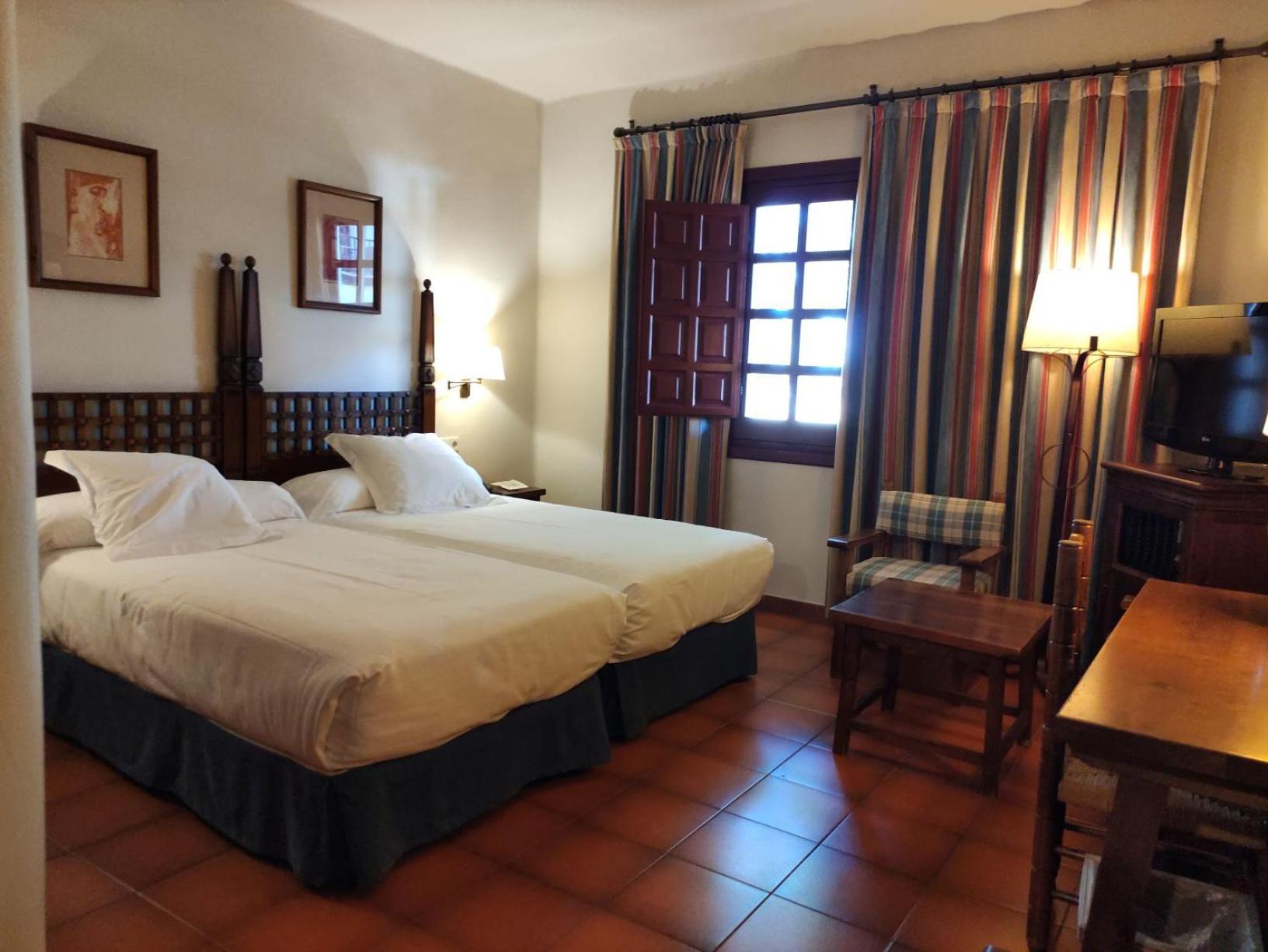 Standard Double Room - Photo 8