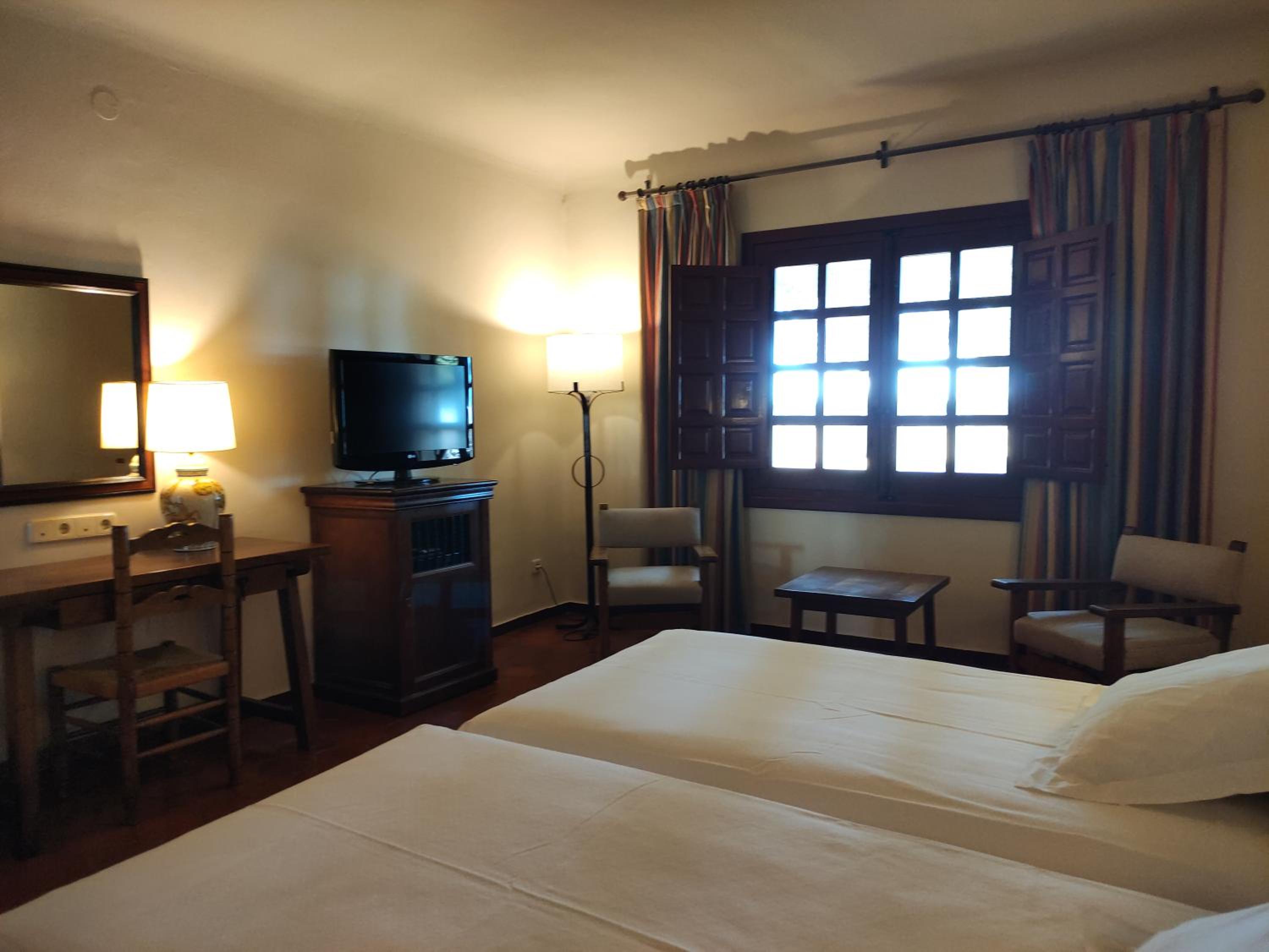 Standard Double Room - Photo 7