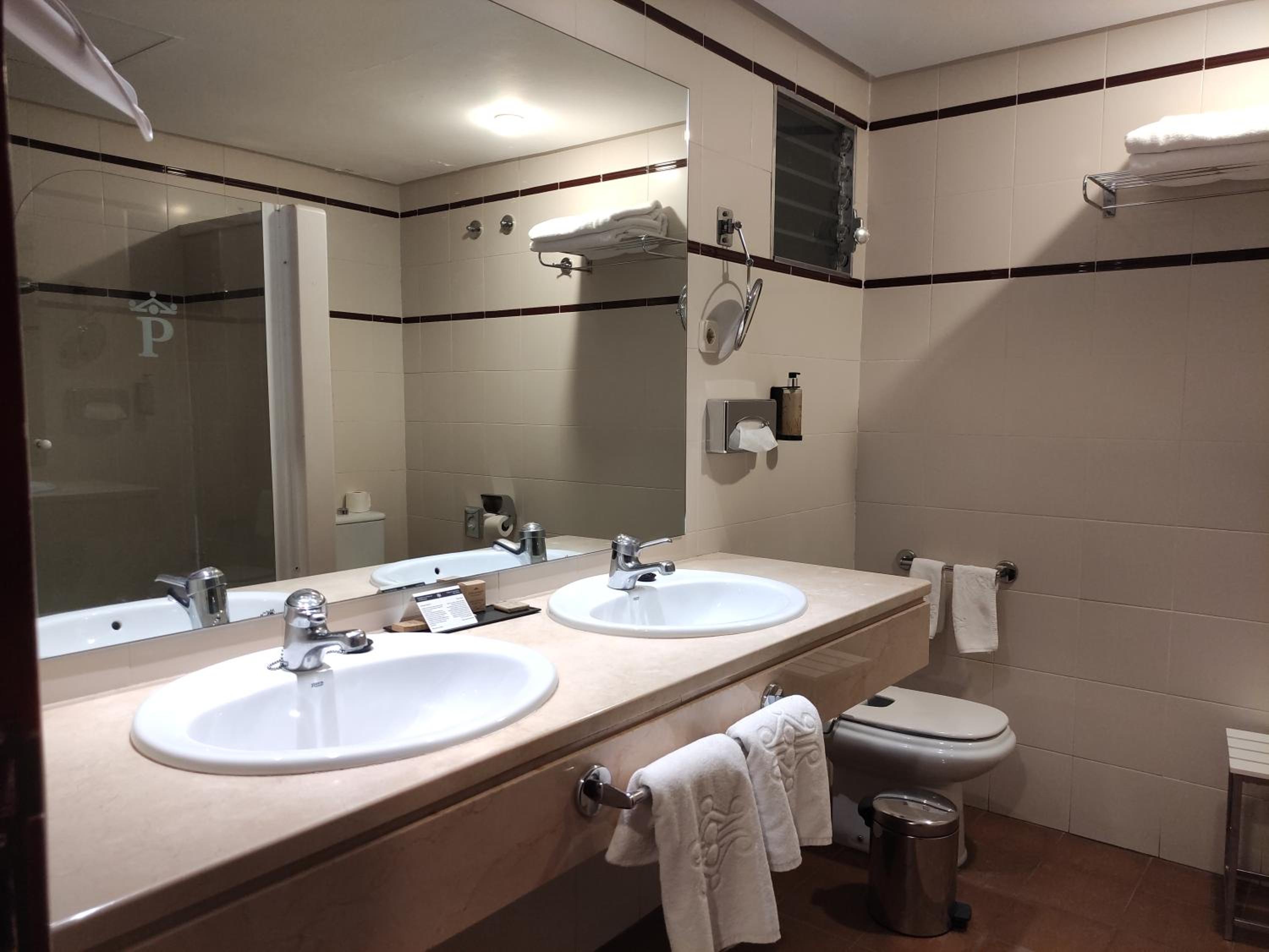 Standard Double Room - Photo 3