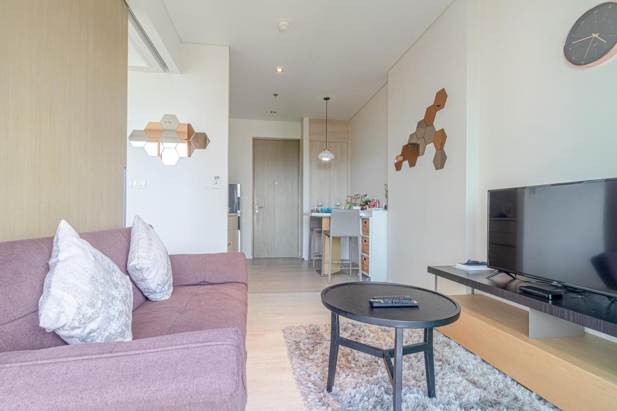 Executive Suite - Photo 2