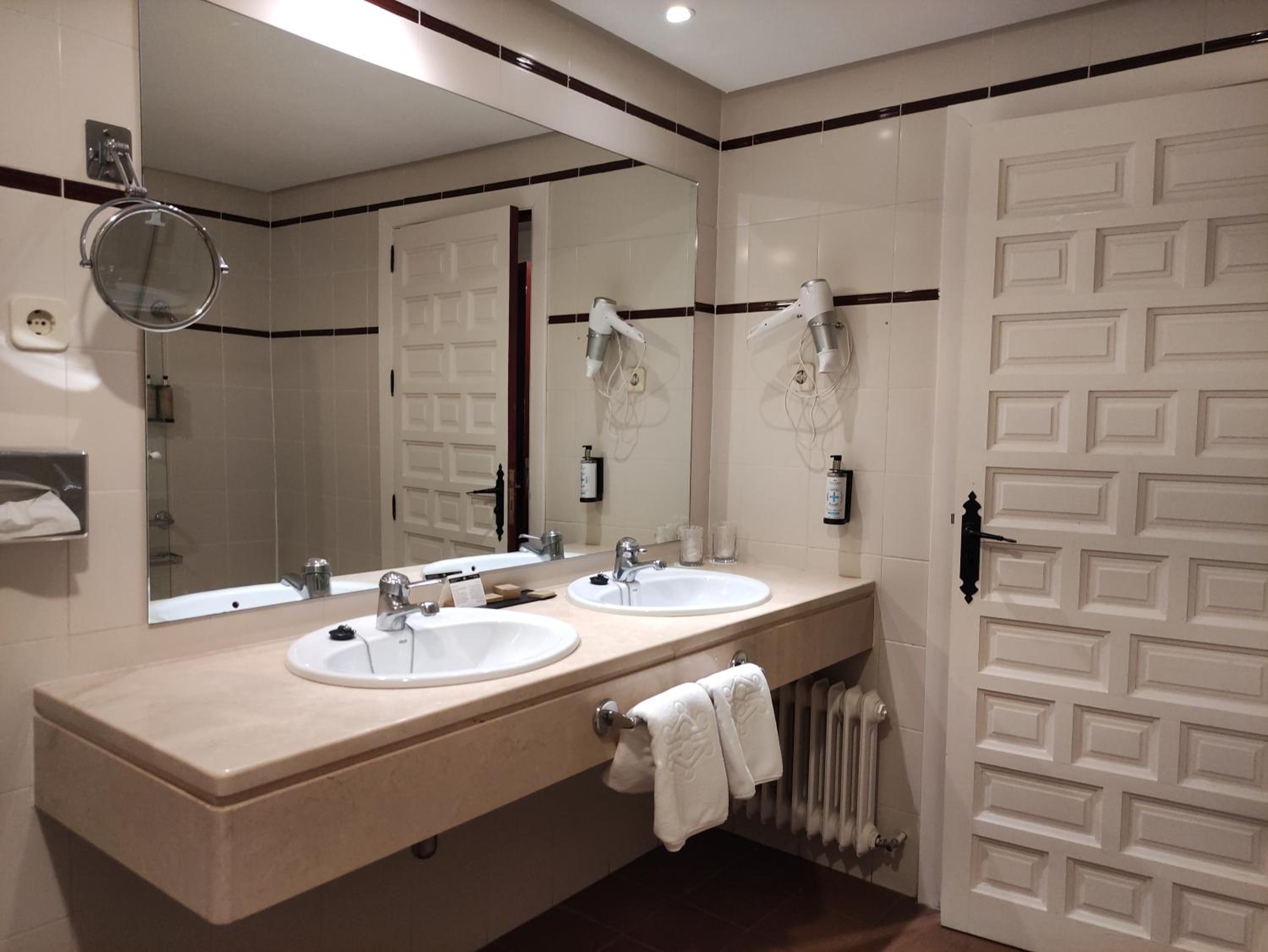 Standard Double Room - Photo 5
