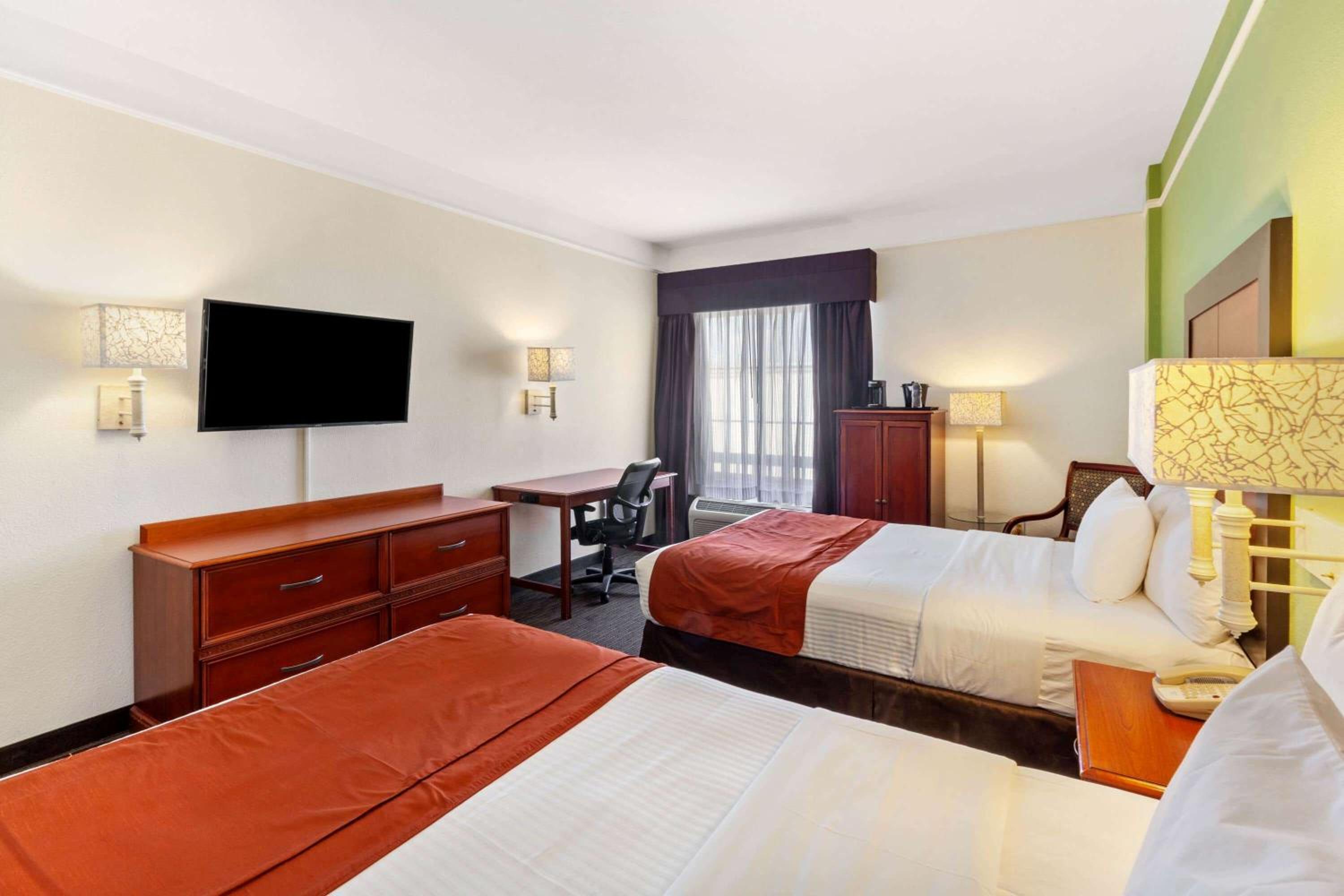 Double Room with Two Double Beds - Mobility Access/Non-Smoking