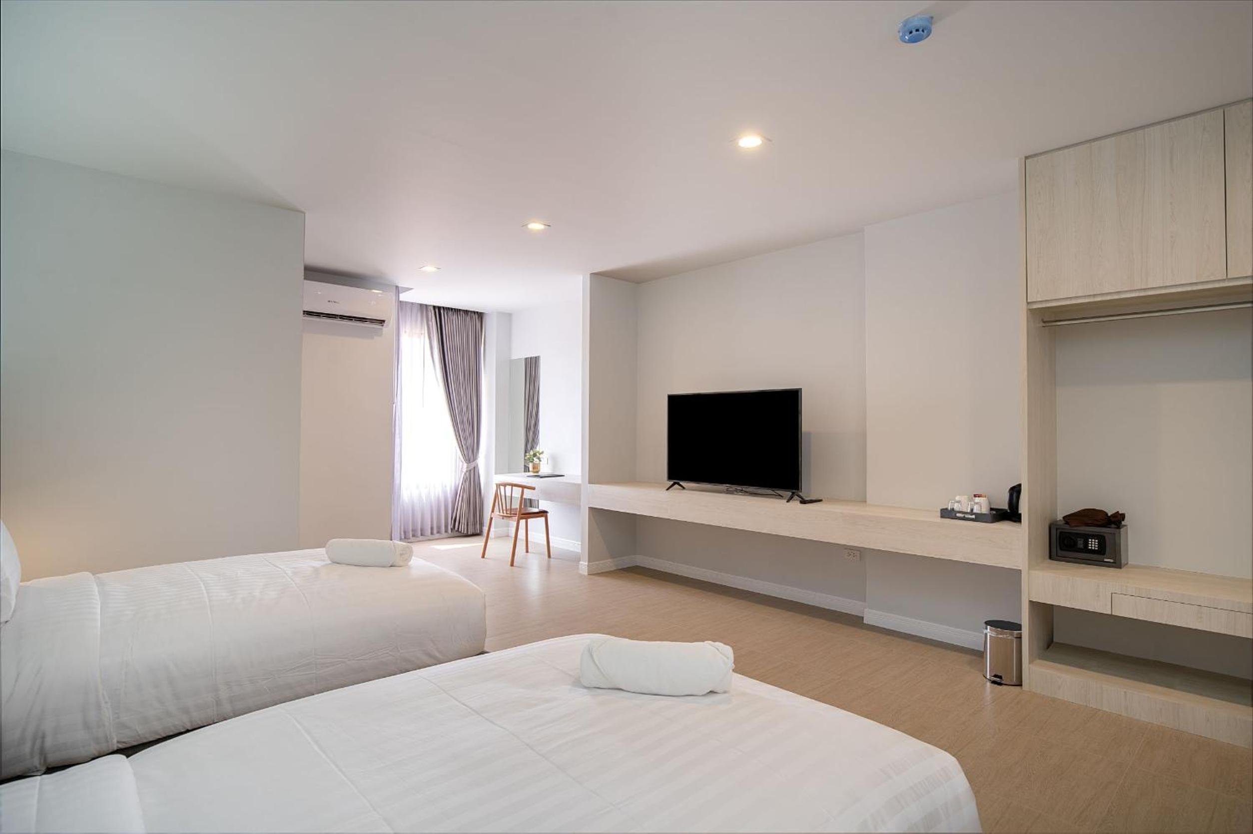 Deluxe Twin Room - Photo 12