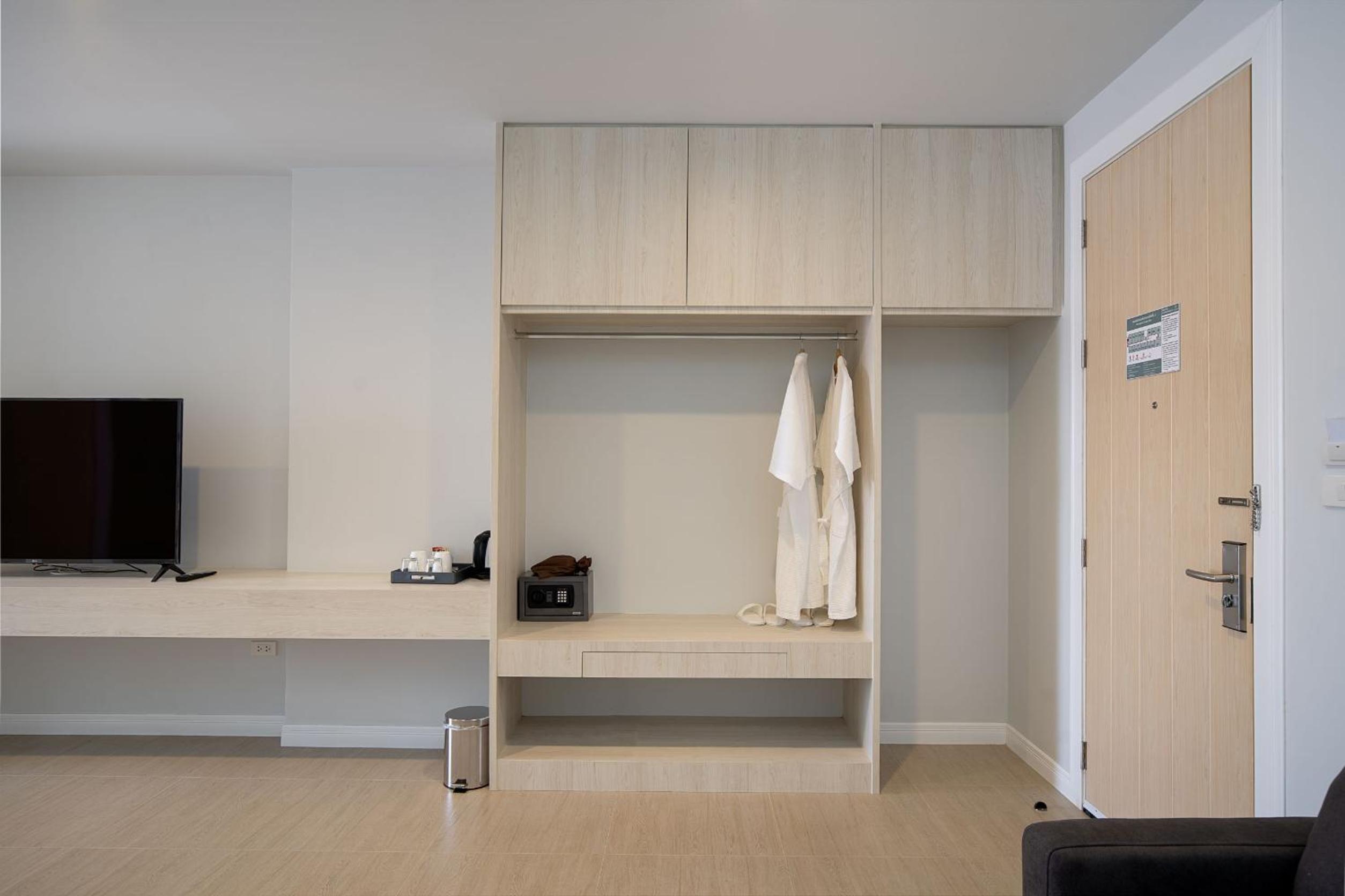Deluxe Twin Room - Photo 9