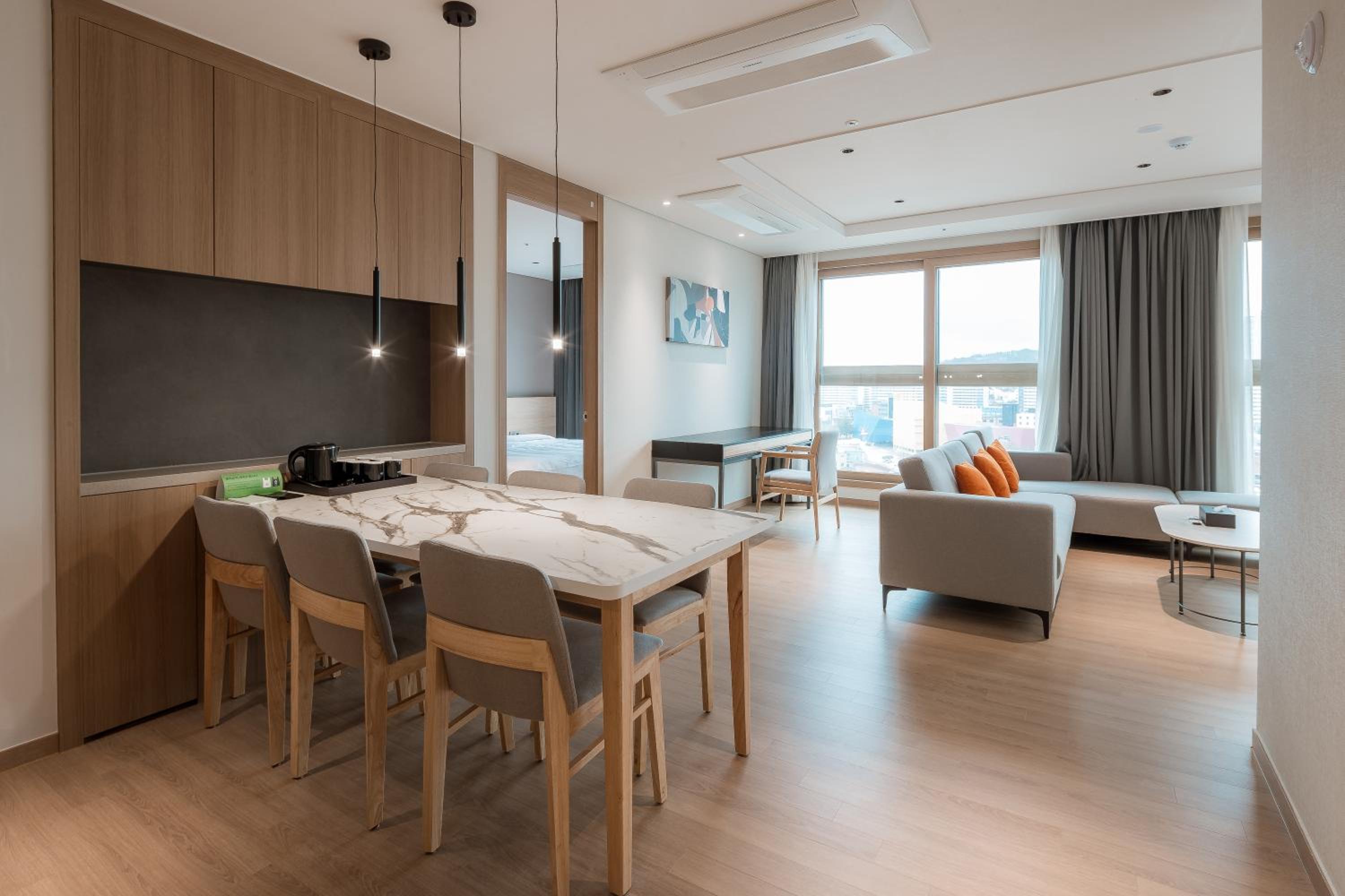 Premier Deluxe Room (Two Rooms) - Photo 1