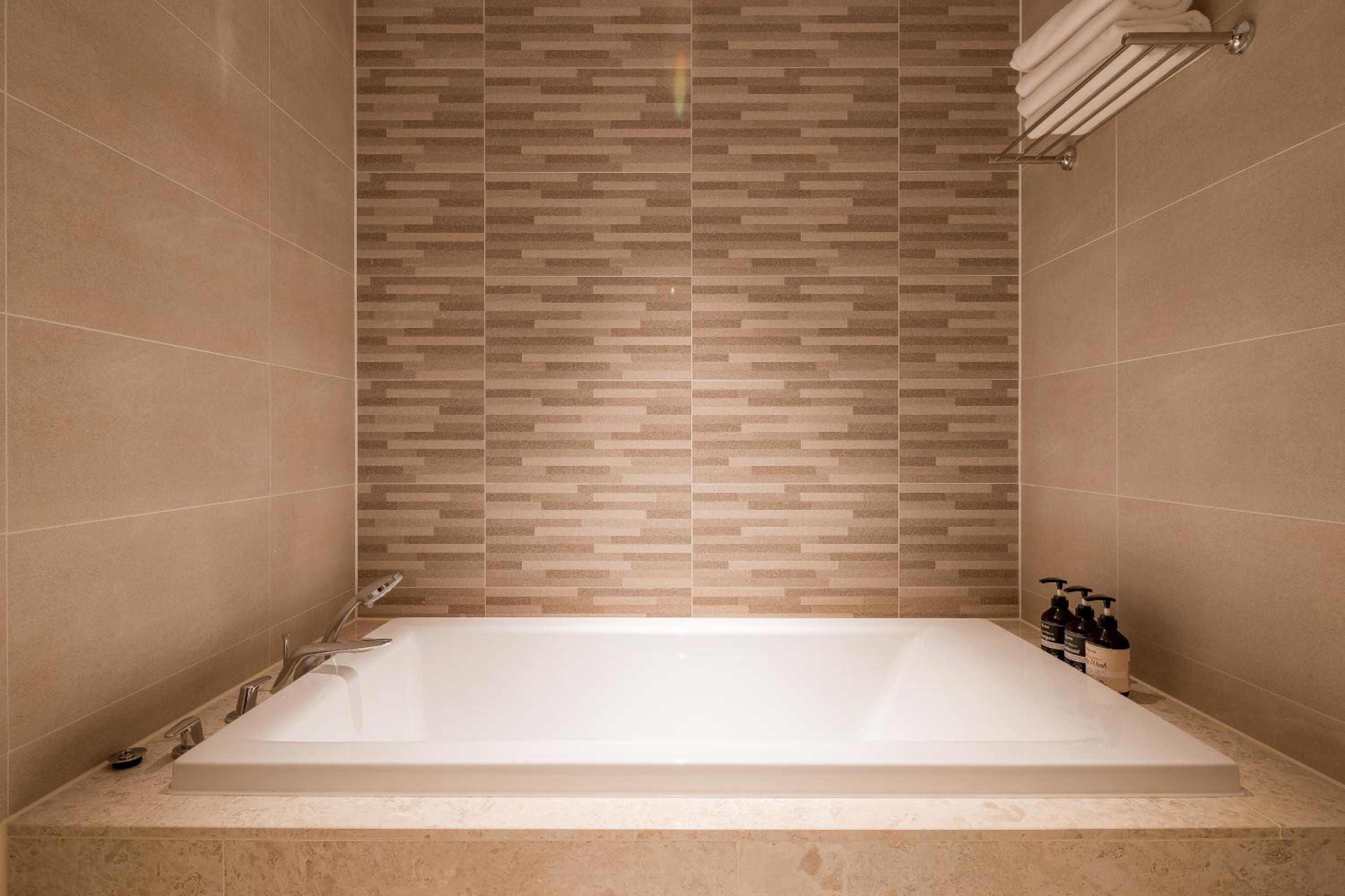 Premier Deluxe Room (Two Rooms) - Photo 11