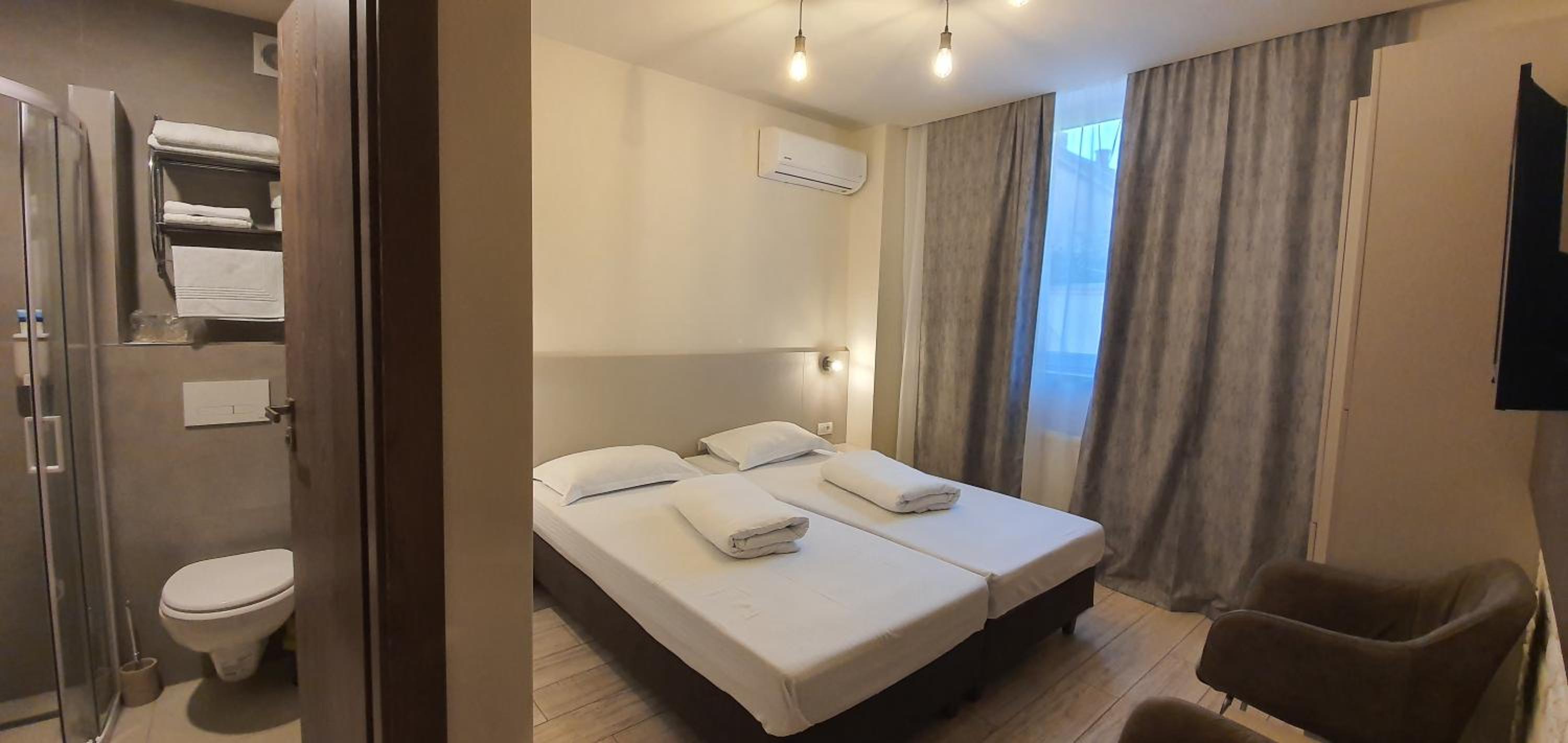 Economy Double Room - Photo 14