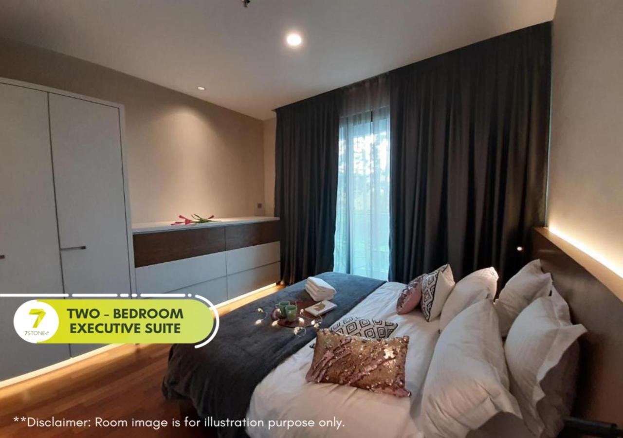 2-Bedroom Executive King Suite with Balcony - Photo 3