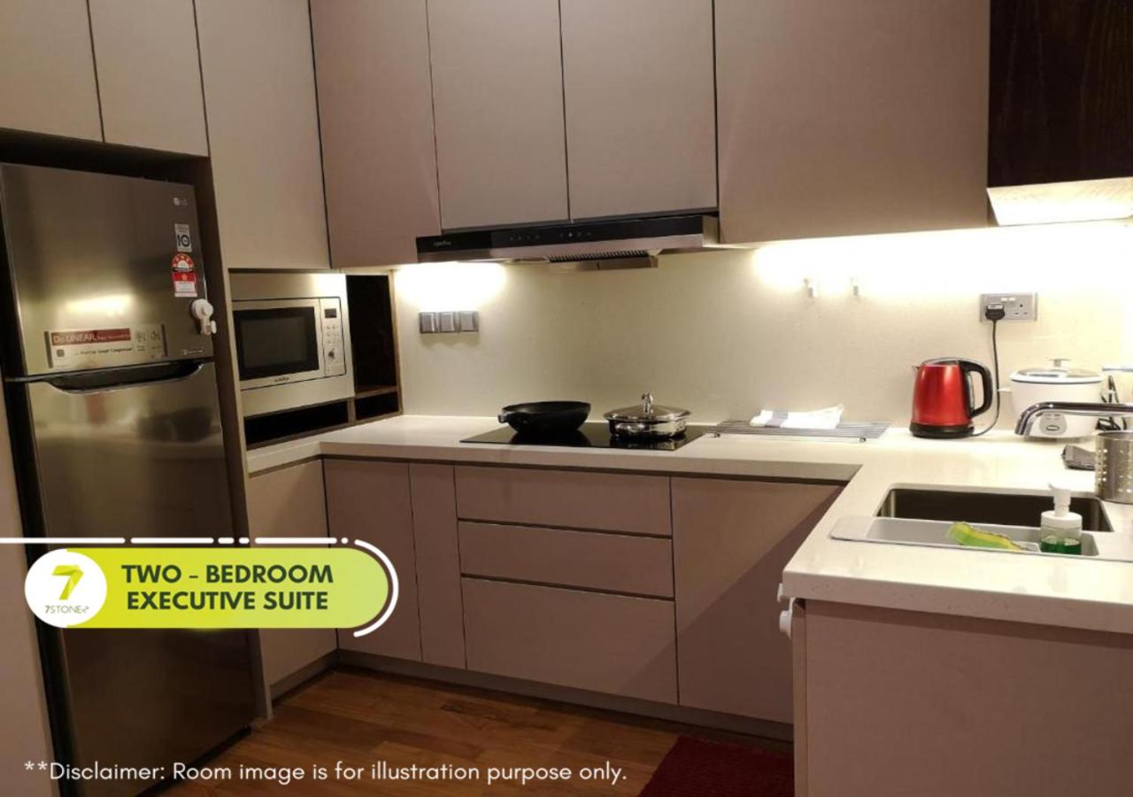 2-Bedroom Executive King Suite with Balcony - Photo 9
