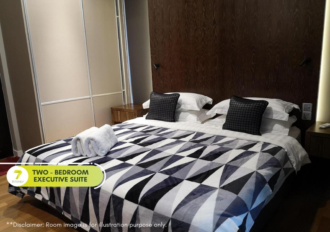 2-Bedroom Executive King Suite with Balcony - Photo 4