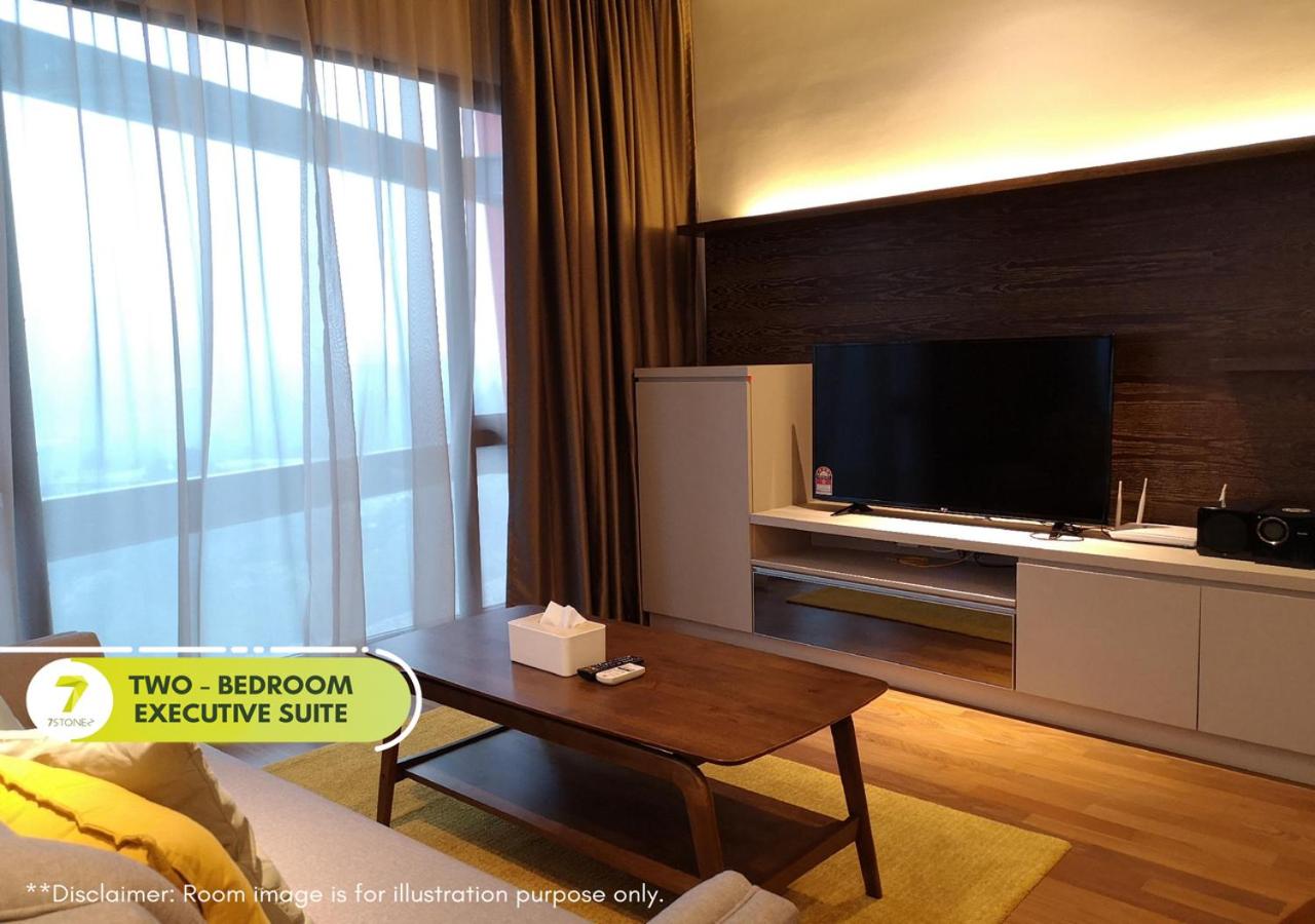 2-Bedroom Executive King Suite with Balcony - Photo 7