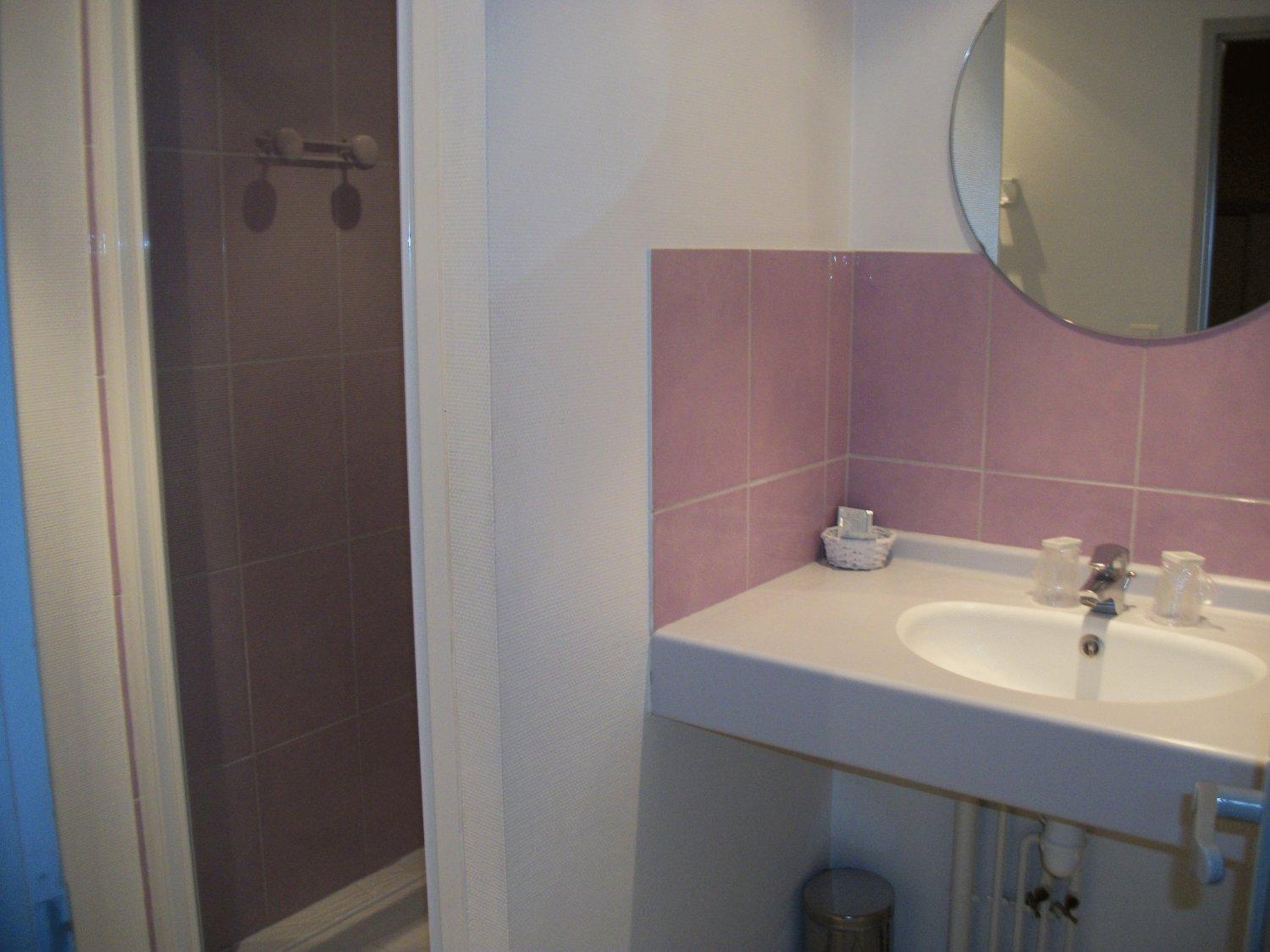 Double Room - Photo 17