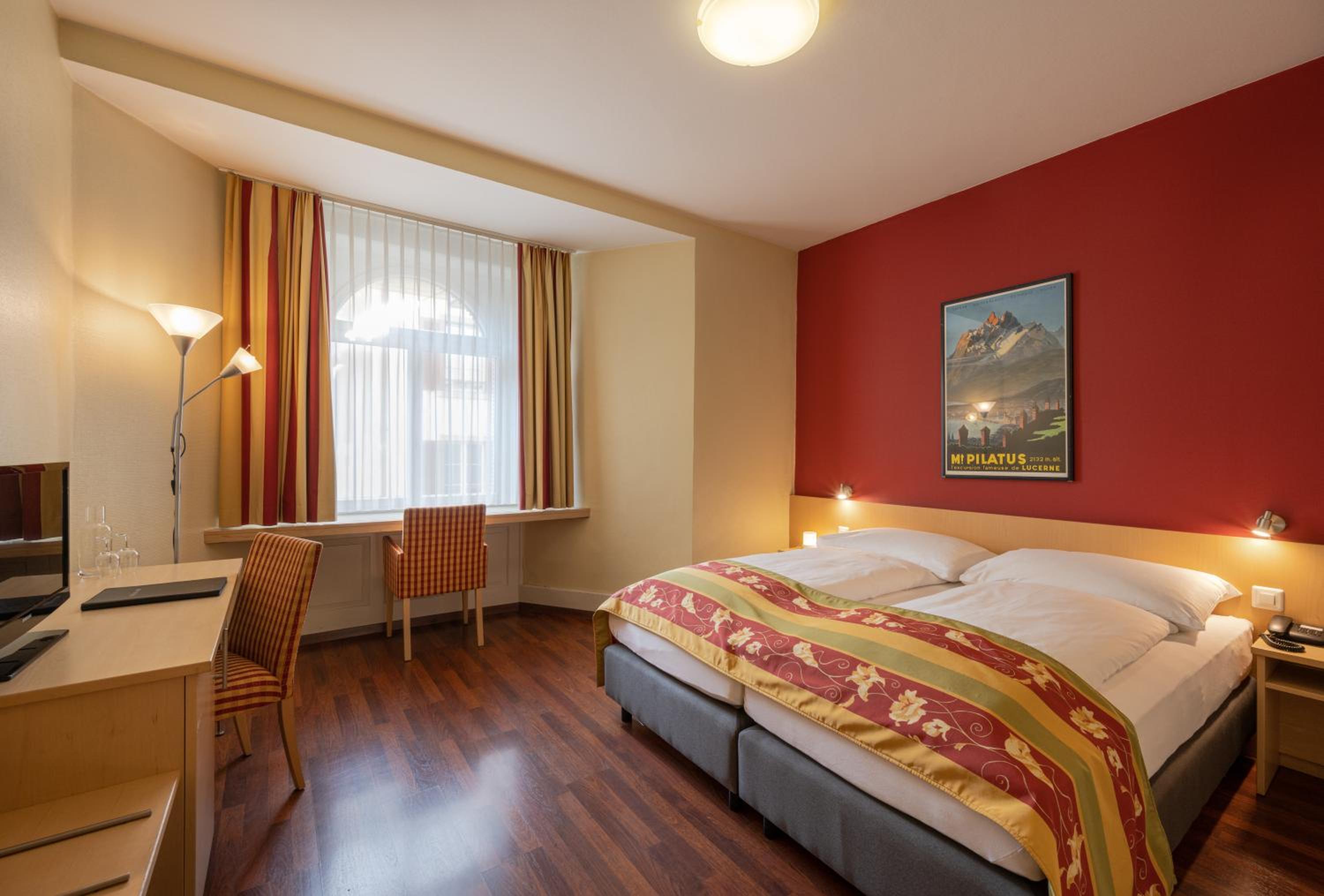 Standard Double Room - Photo 9