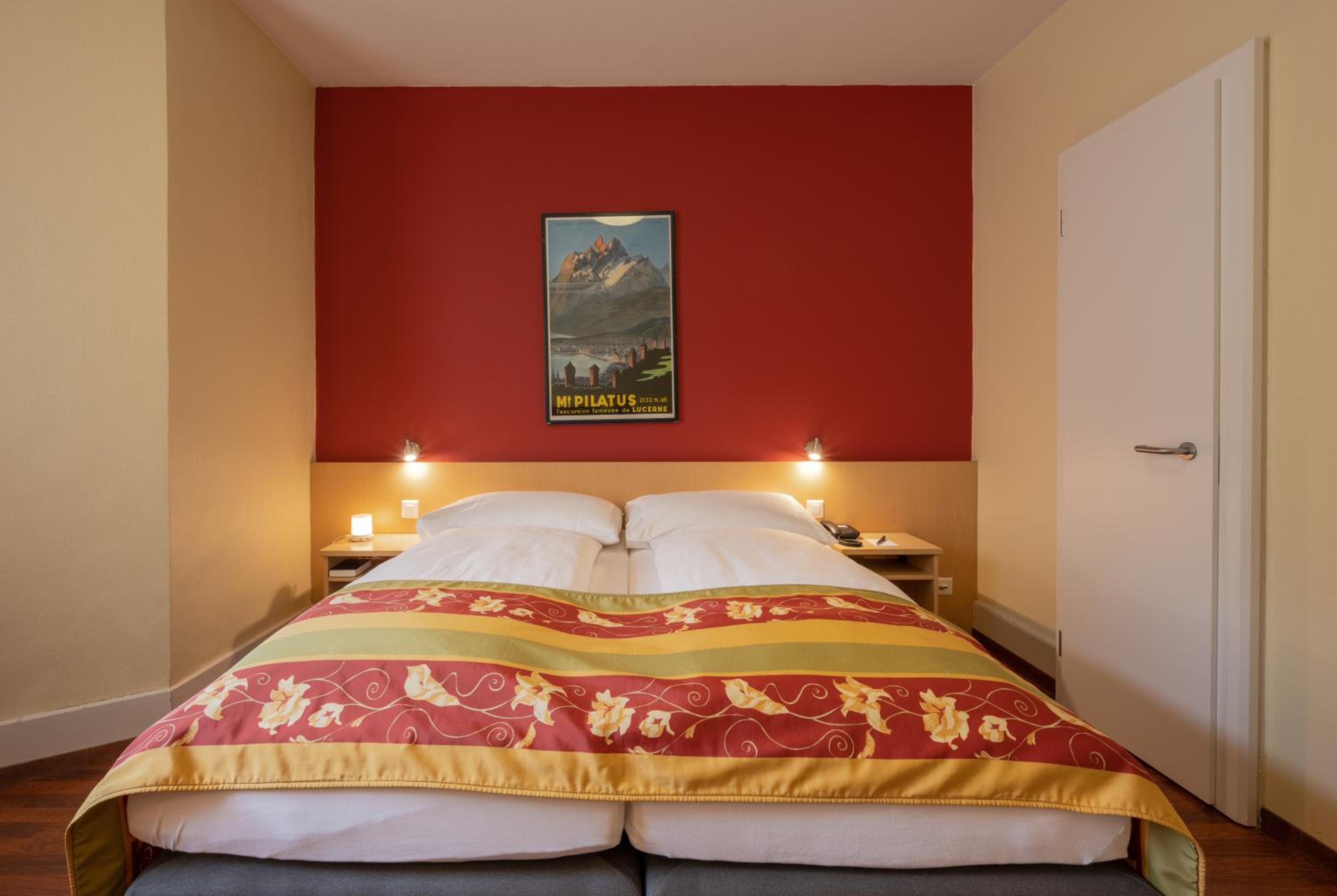 Standard Double Room - Photo 8