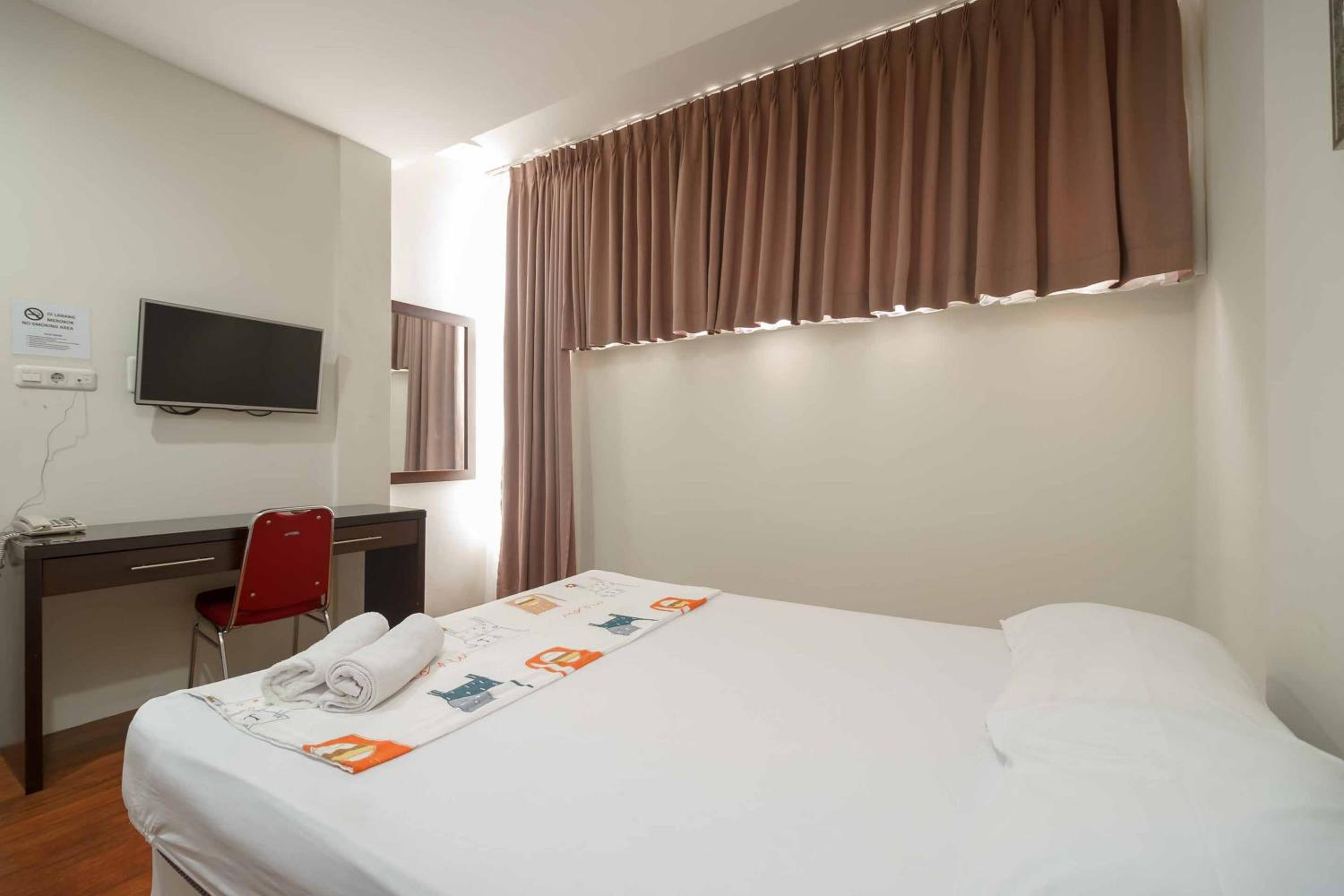 Deluxe Room - Photo 12