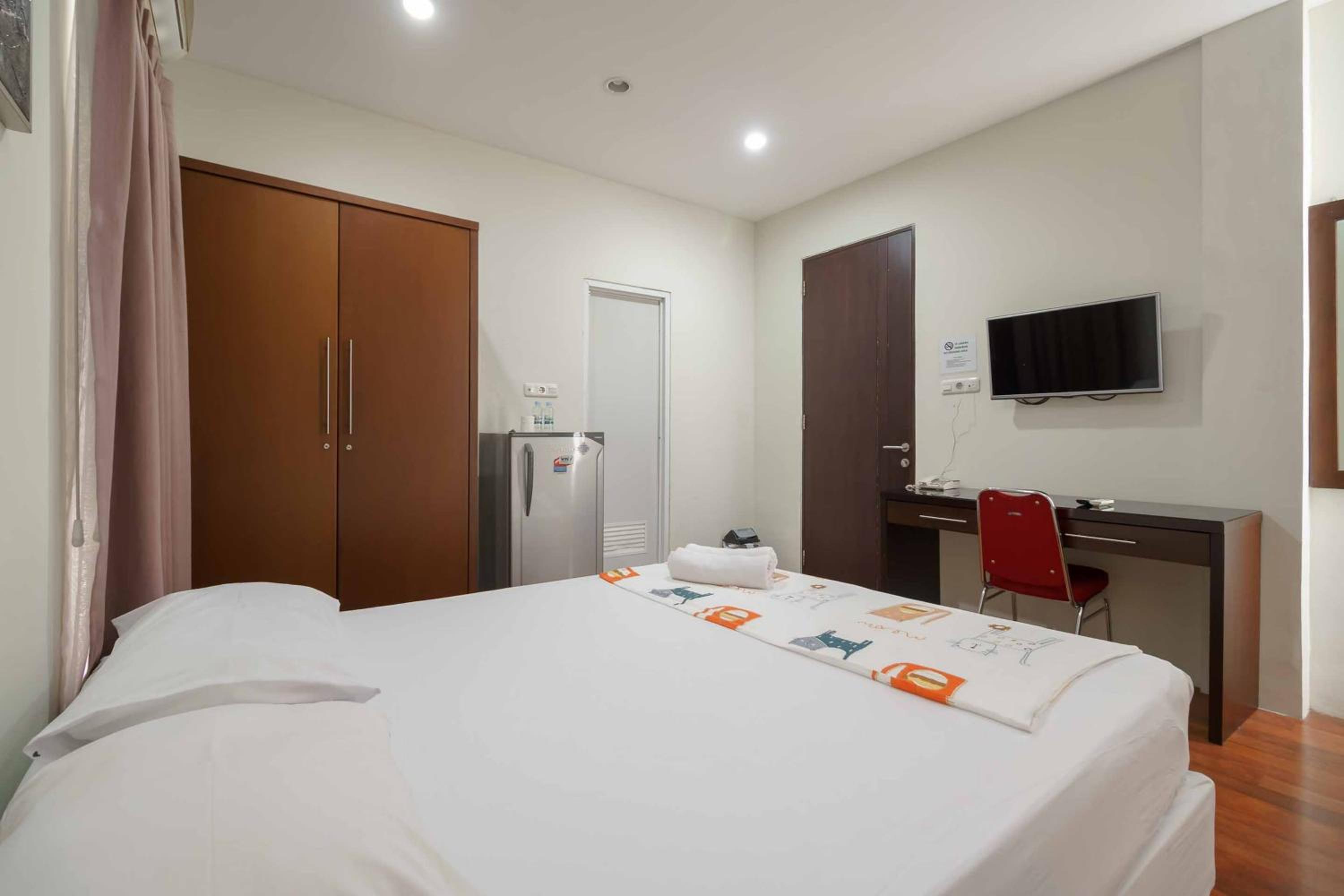 Deluxe Room - Photo 10