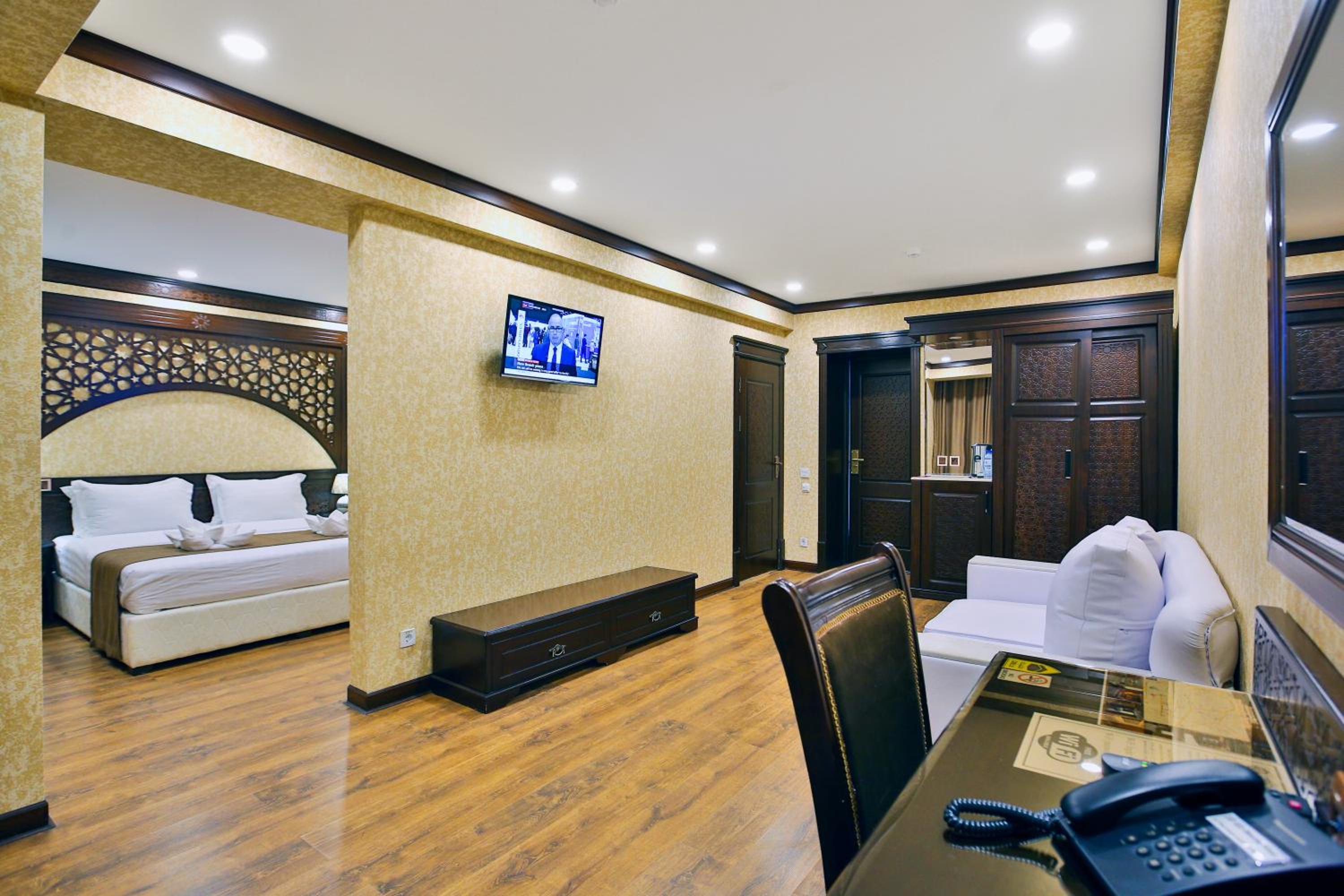 Suite with Balcony photo 3